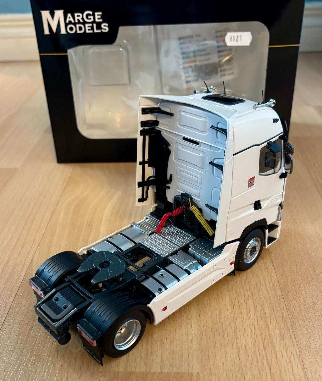 MARGE MODELS 1:32 SCALE RENAULT T-SERIES 4X2 LORRY IN WHITE
