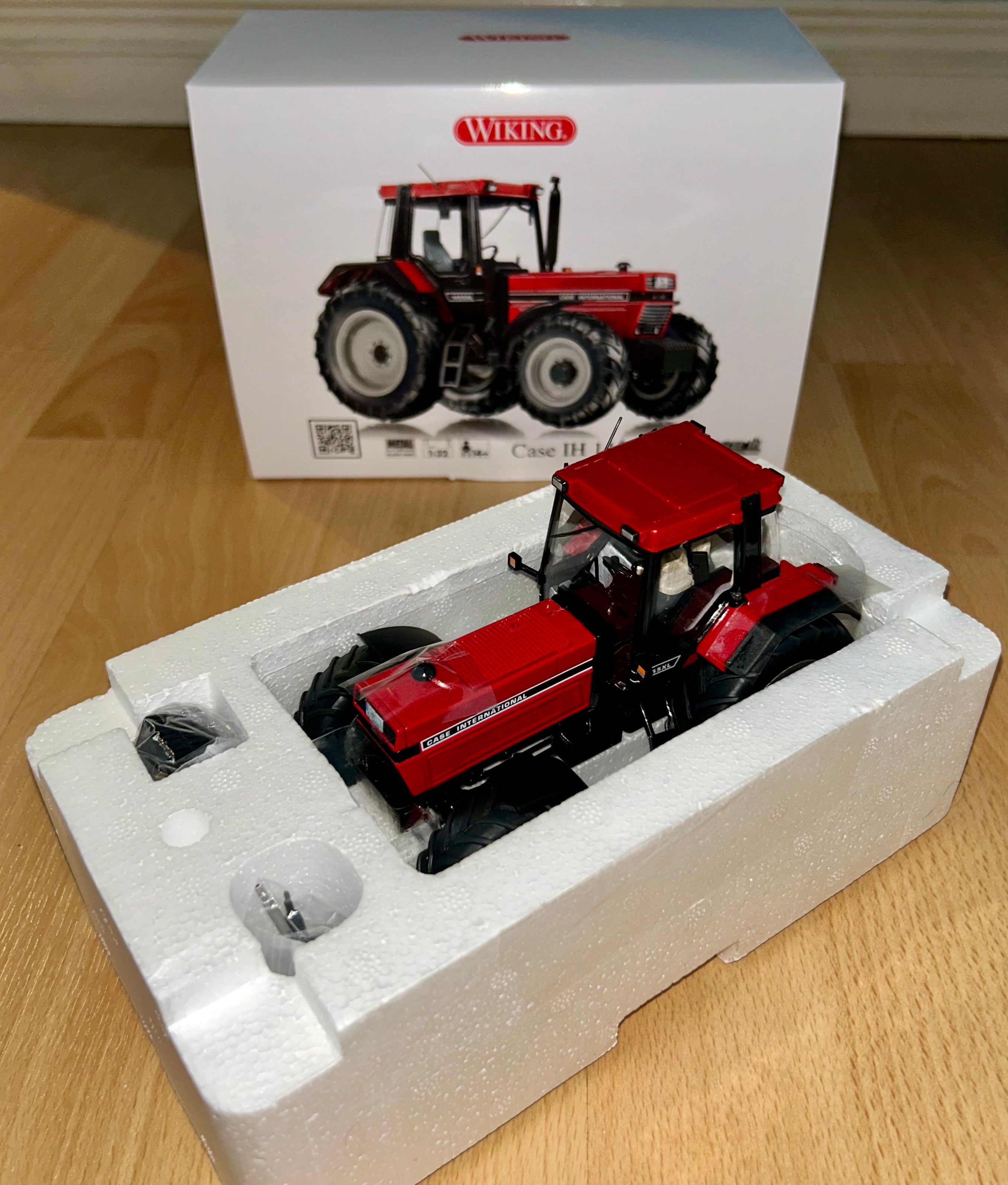WIKING CASE IH 1455 XL TRACTOR 1:32 SCALE