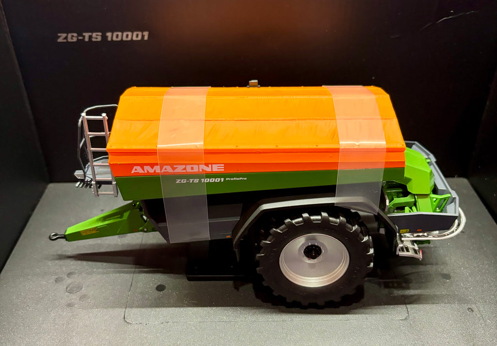 UNIVERSAL HOBBIES 1:32 SCALE AMAZONE ZG-TS 10001 SPREADER