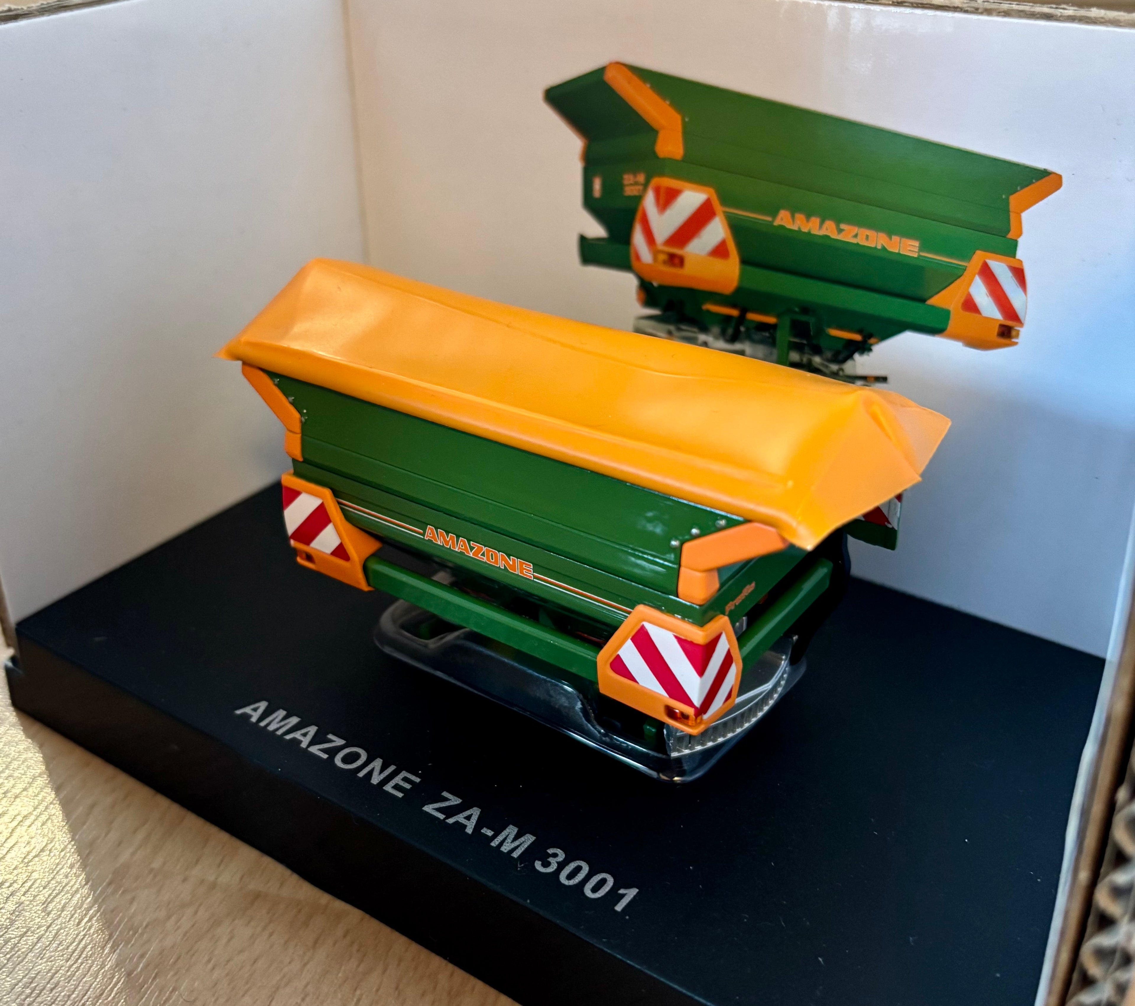 Universal Hobbies Amazone ZA-M 3001 fertiliser spreader 1:32 Scale