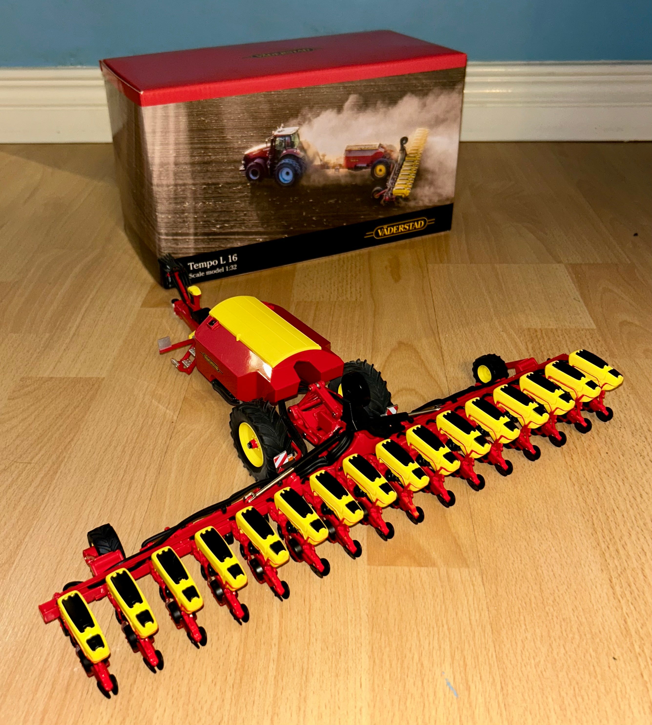 USK Scale Models Vaderstad Tempo L 16 1:32 Scale Drill