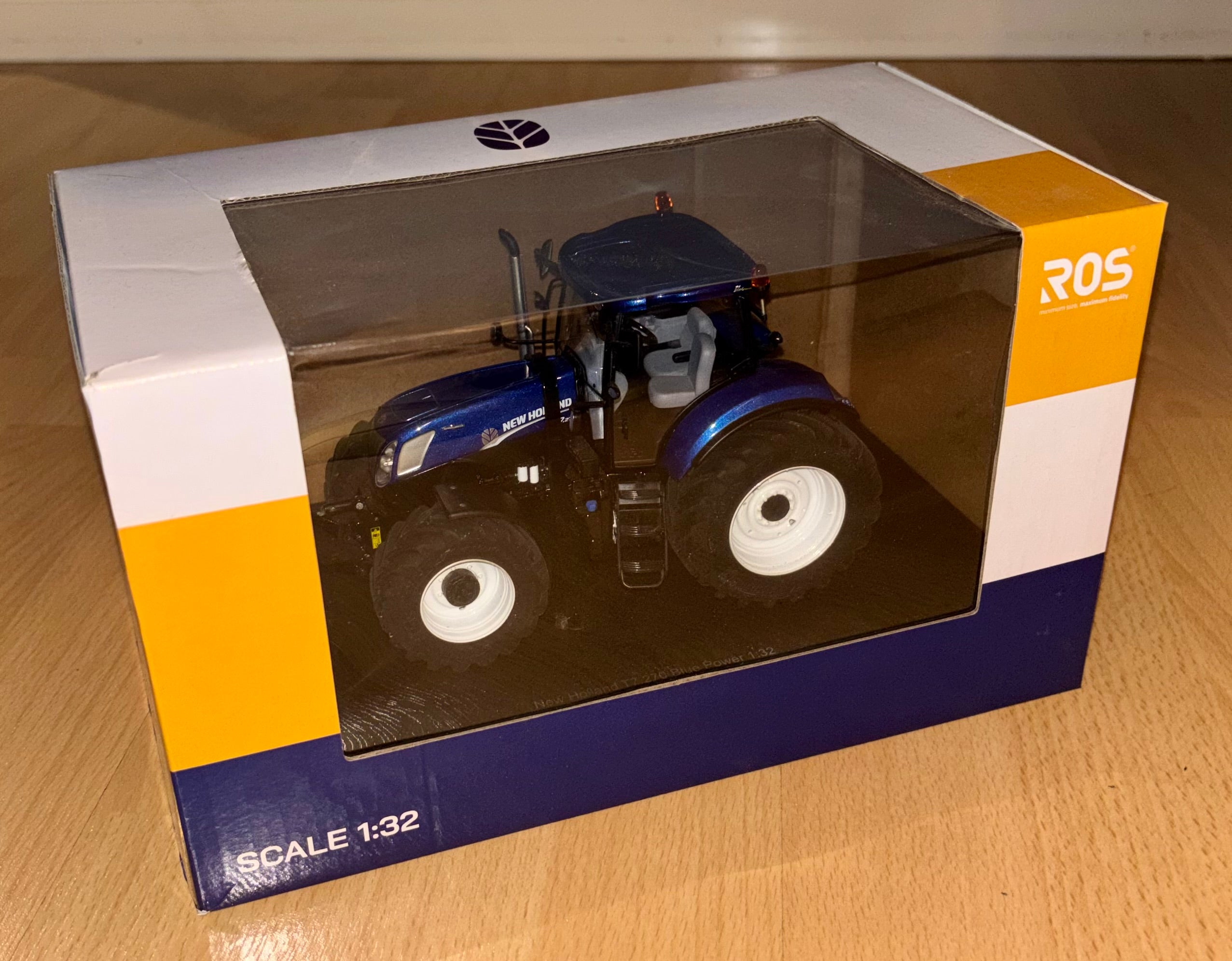 ROS 1:32 SCALE NEW HOLLAND T7.270 BLUE POWER TRACTOR WITH P32 WHEELS FITTED