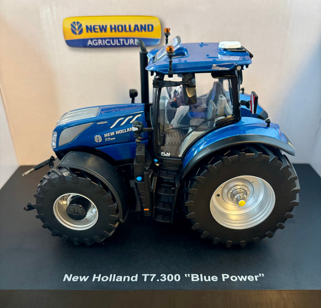 Universal Hobbies New Holland T7.300 Blue Power 1:32 Scale Tractor- Open Sunroof