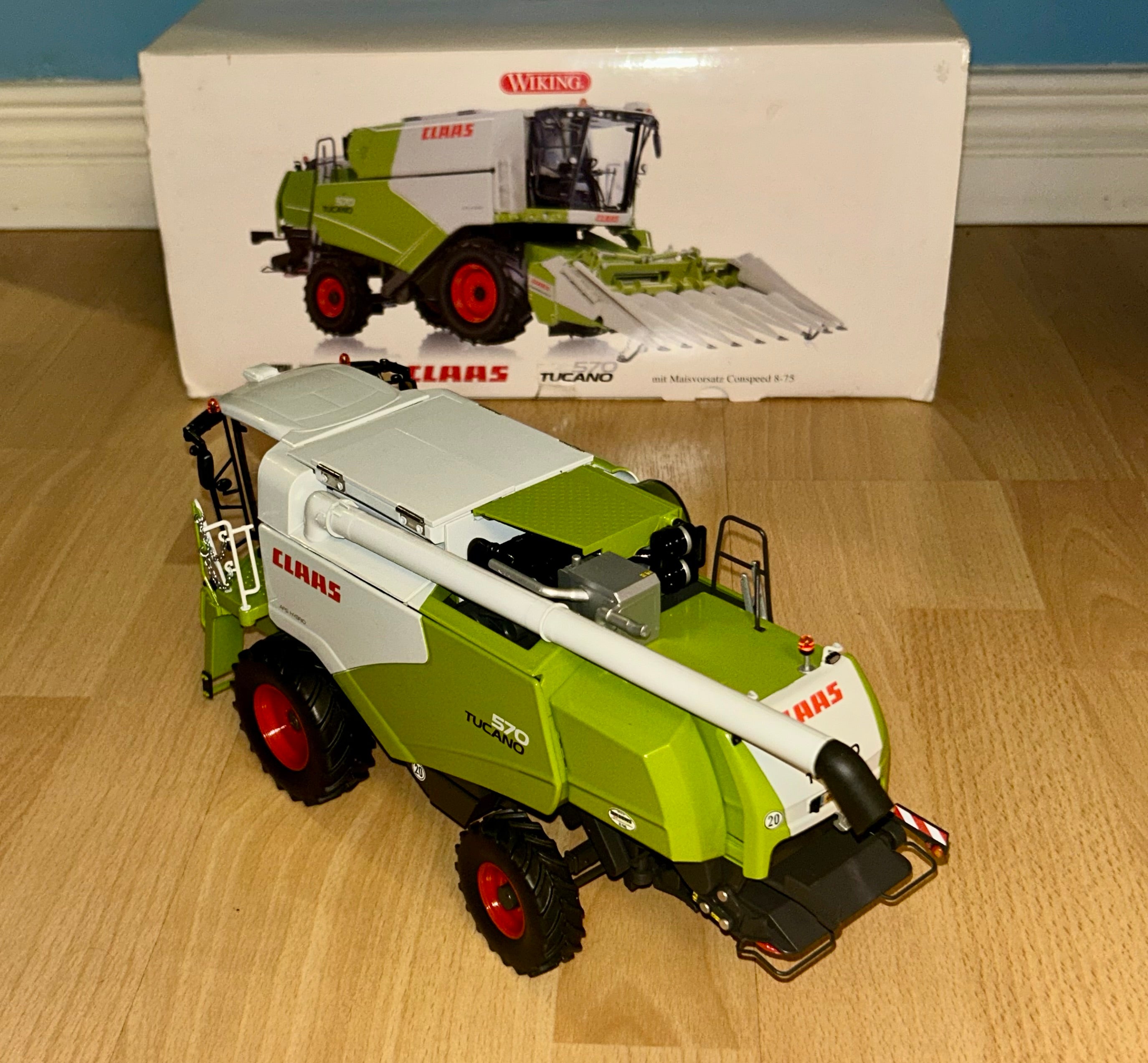 WIKING 1:32 SCALE CLAAS TUCANO 570 COMBINE HARVESTER WITH CONSPEED HEADER