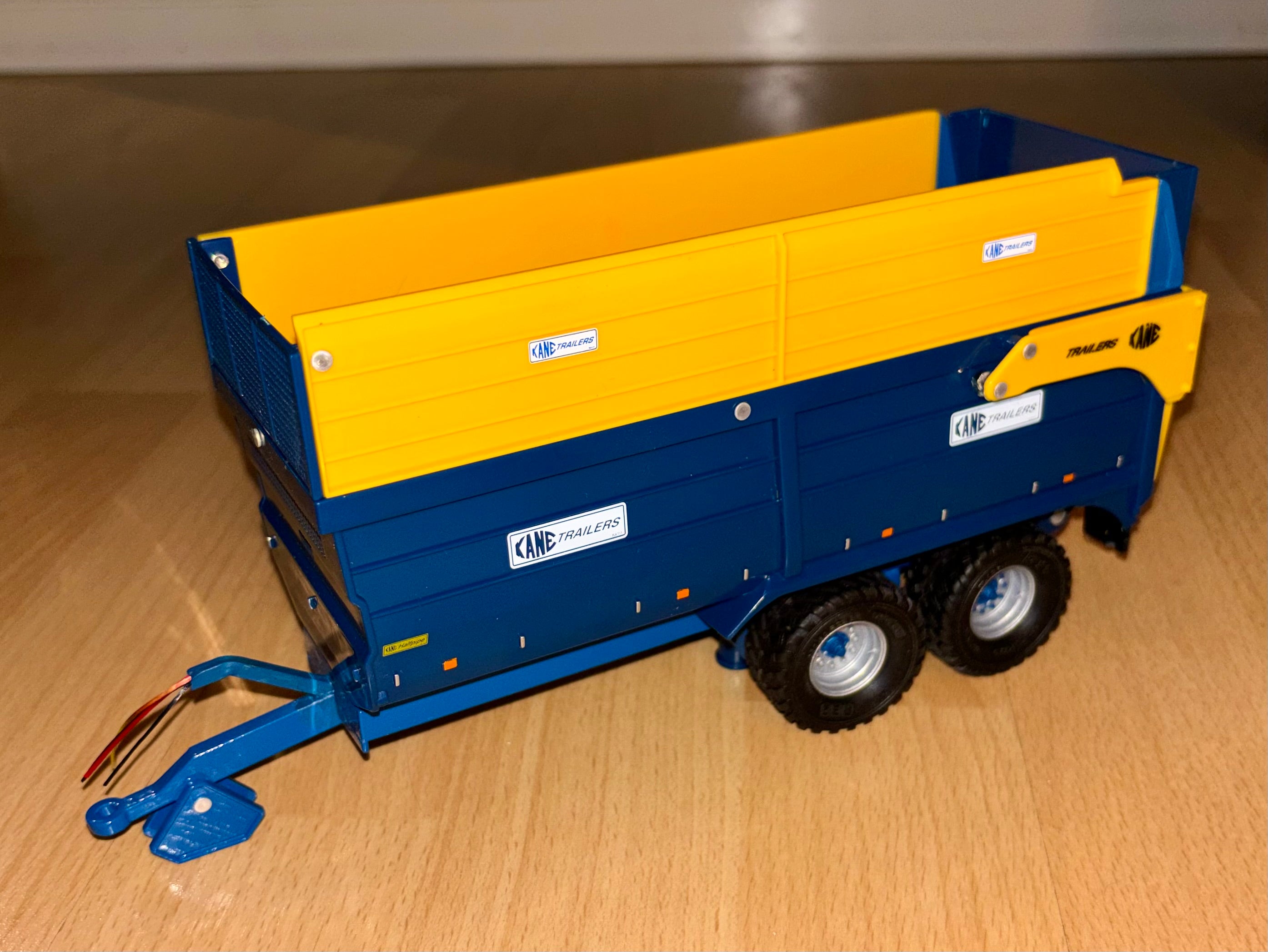 Customised Britains Kane Twin Axel Silage Trailer 1:32 Scale With P32 Wheels