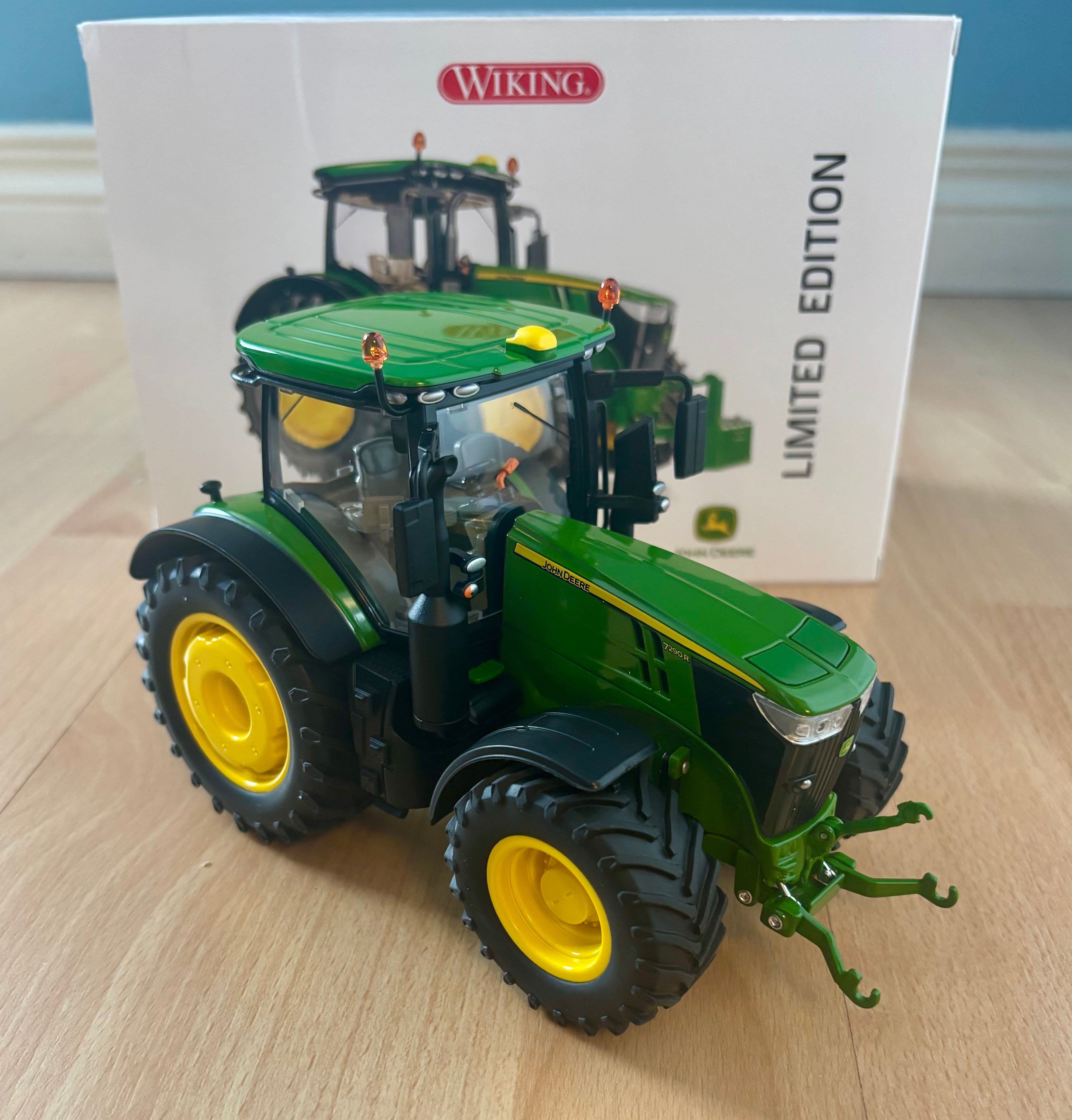 WIKING JOHN DEERE 7290R WITH FRONT WEIGHT AND WHEEL WEIGHTS 1:32 SCALE