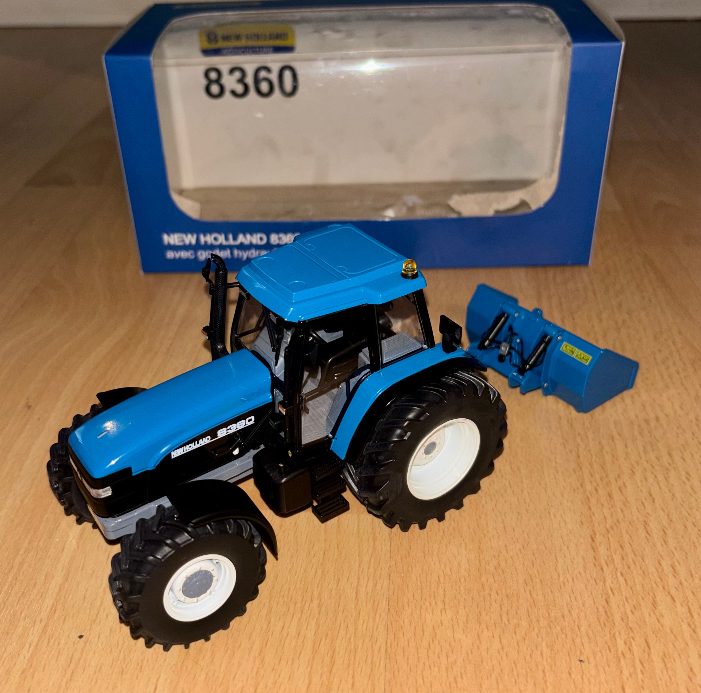 Replicagri New Holland 8360 Tractor And Linkbox In 1:32 Scale