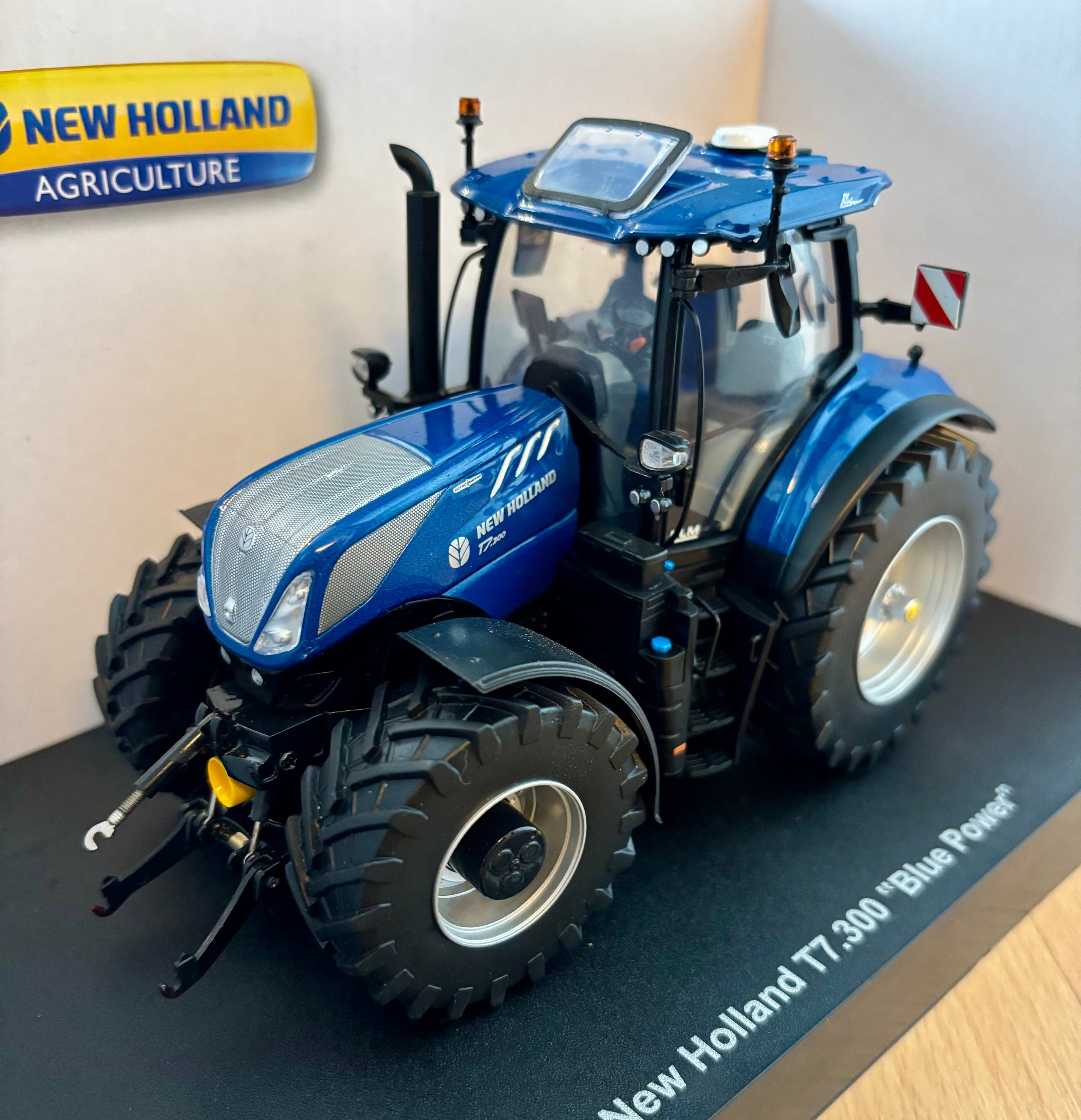 Universal Hobbies New Holland T7.300 Blue Power 1:32 Scale Tractor- Open Sunroof