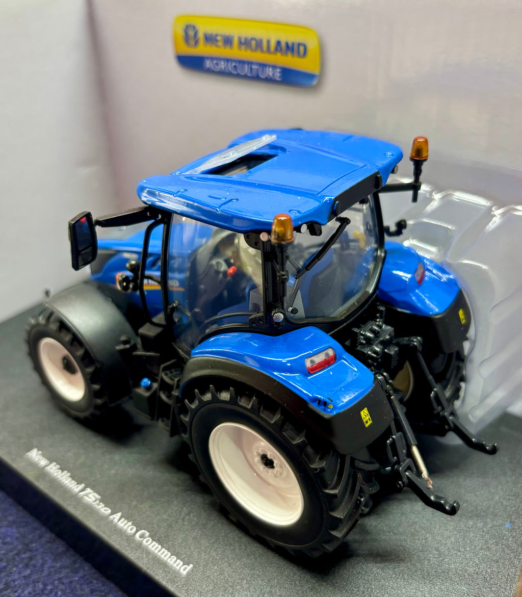UNIVERSAL HOBBIES 1:32 SCALE NEW HOLLAND T5.130 AUTO COMMAND - SUNROOF OPENED