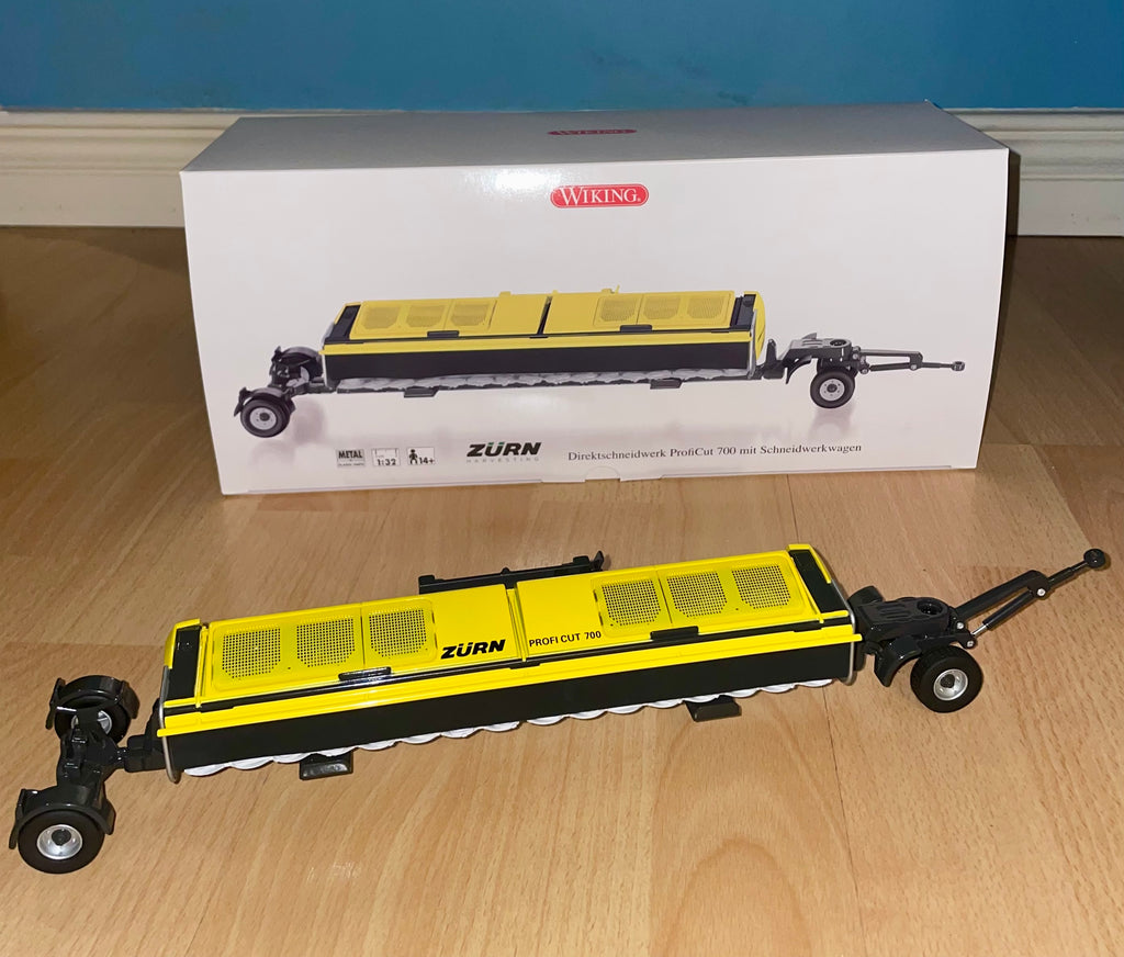 WIKING 1/32 SCALE ZURN PROFICUT 700 DIRECT CUT WHOLECROP HEADER AND TRAILER