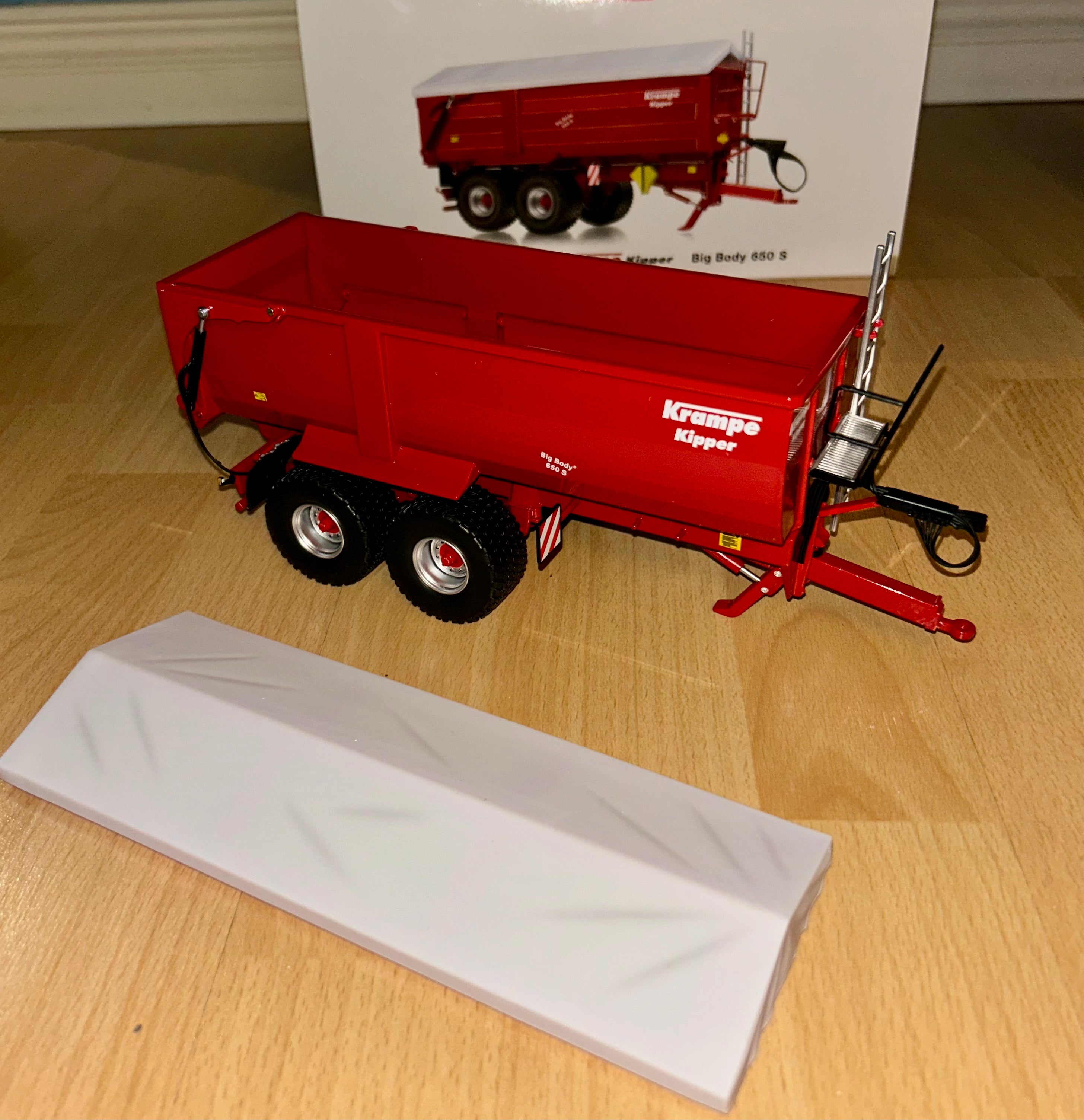 WIKING KRAMPE BIG BODY 650S 2-AXLE TRAILER 1:32 SCALE