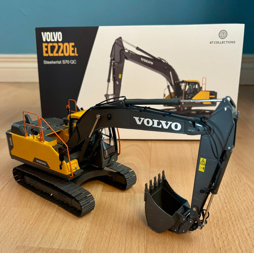 AT COLLECTIONS 1:32 SCALE VOLVO EC220EL DIGGER