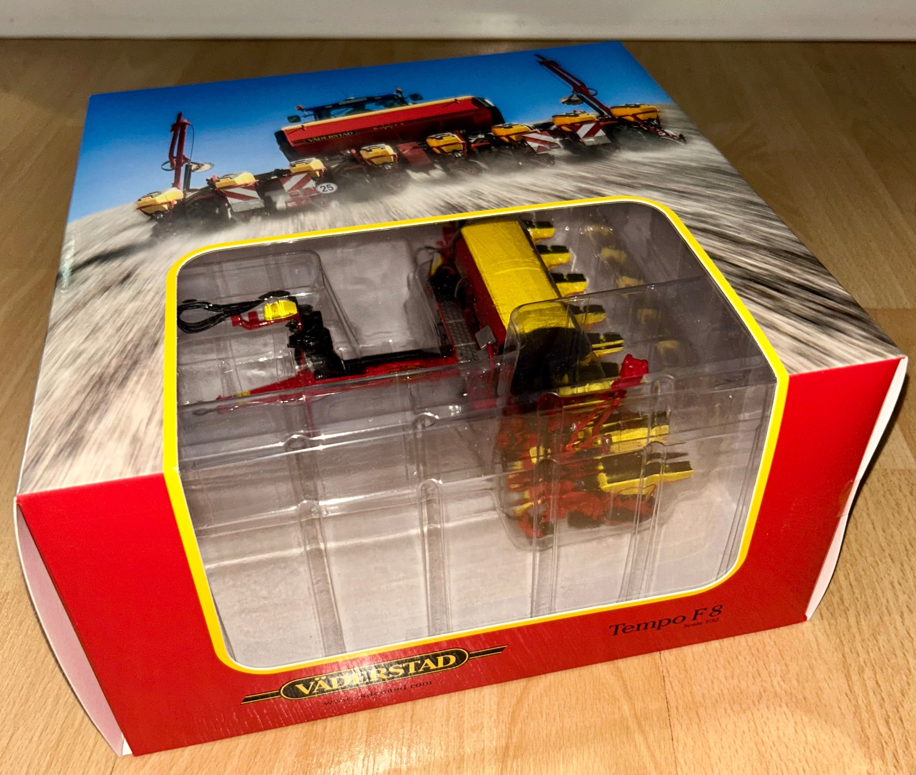 USK Vaderstad Tempo F8 Drill - 1:32 New/Mint