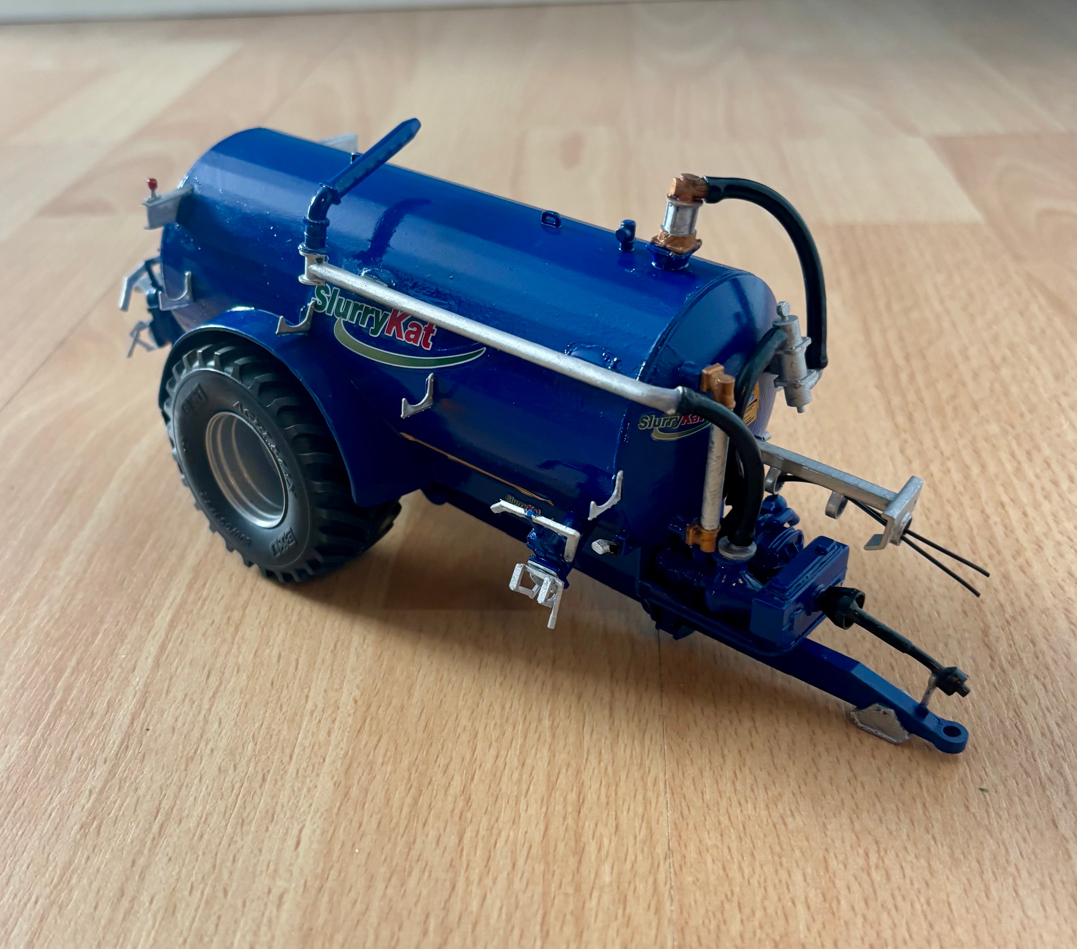 Agrimodelworks 1:32 Scale Scratchbuilt Slurrykat 2000g Tanker In Maserati Blue