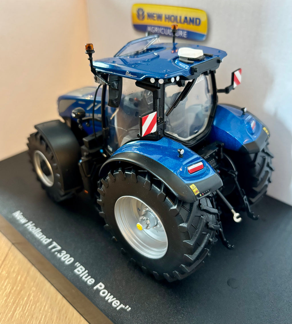 Universal Hobbies New Holland T7.300 Blue Power 1:32 Scale Tractor- Open Sunroof