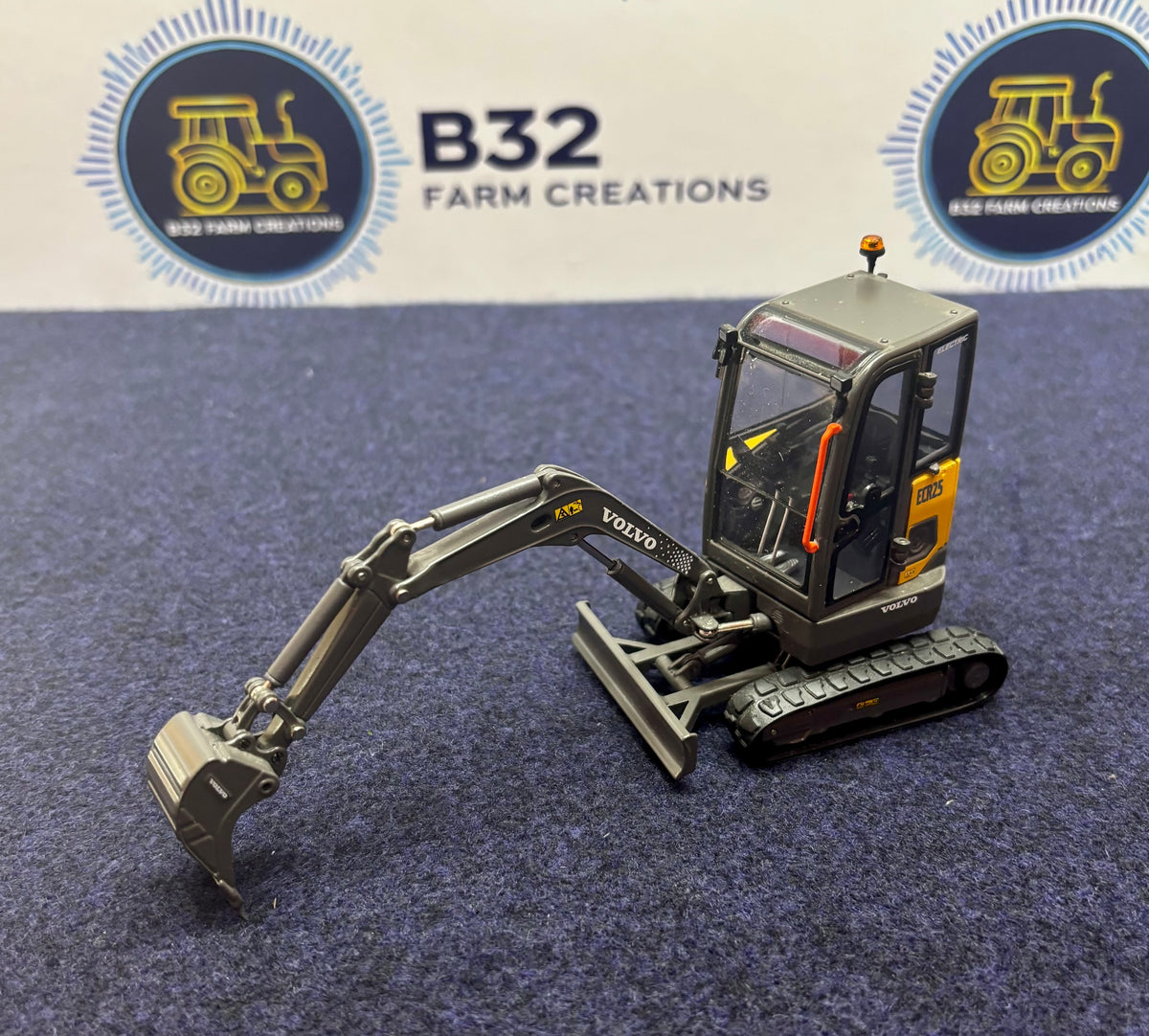AT Collections Volvo ECR25 Digger 1:32 Scale - No Box