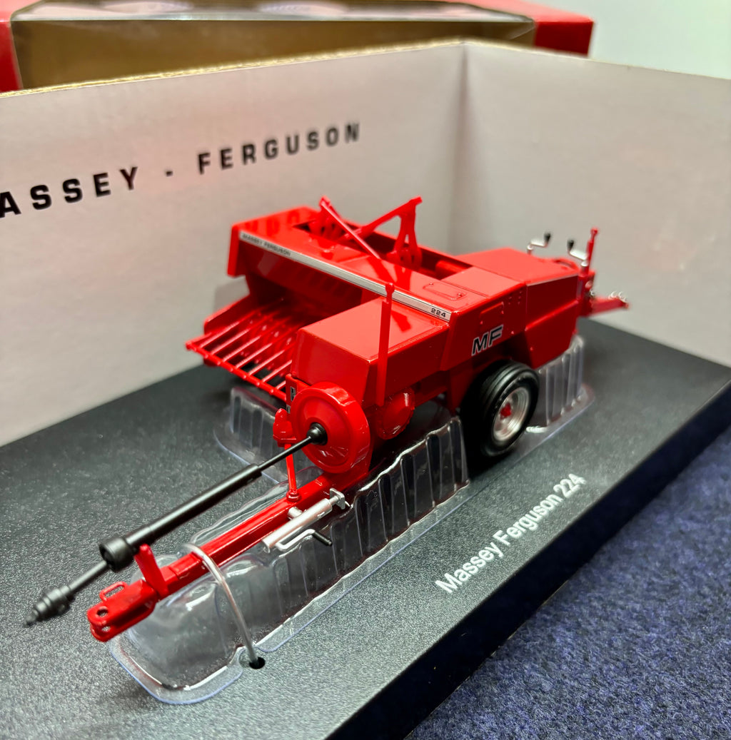 UNIVERSAL HOBBIES MASSEY FERGUSON 224 SMALL SQUARE BALER 1:32 SCALE