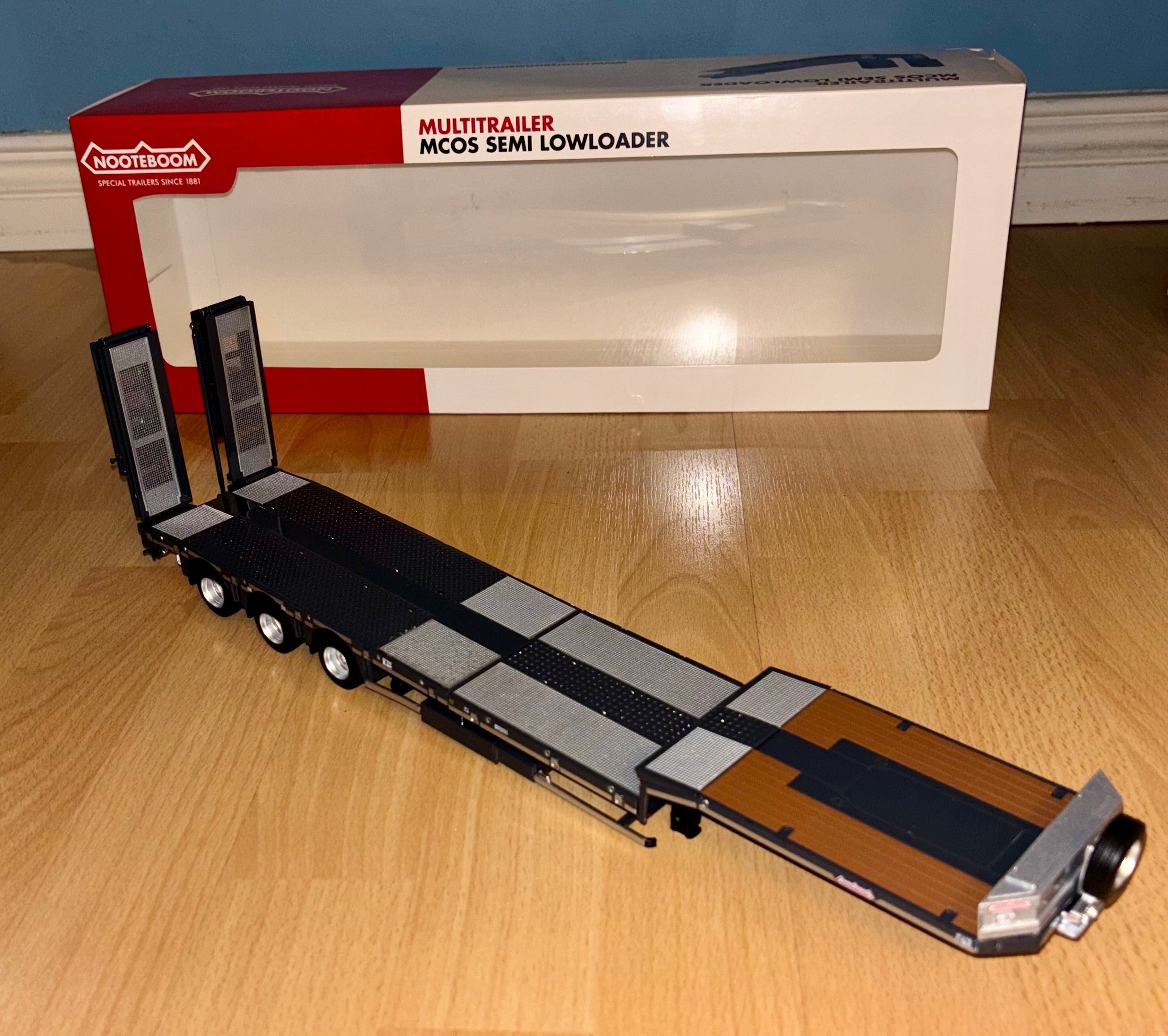 MARGE MODELS NOOTEBOOM BLACK LOW LOADER WITH SILVER BED 1:32 SCALE