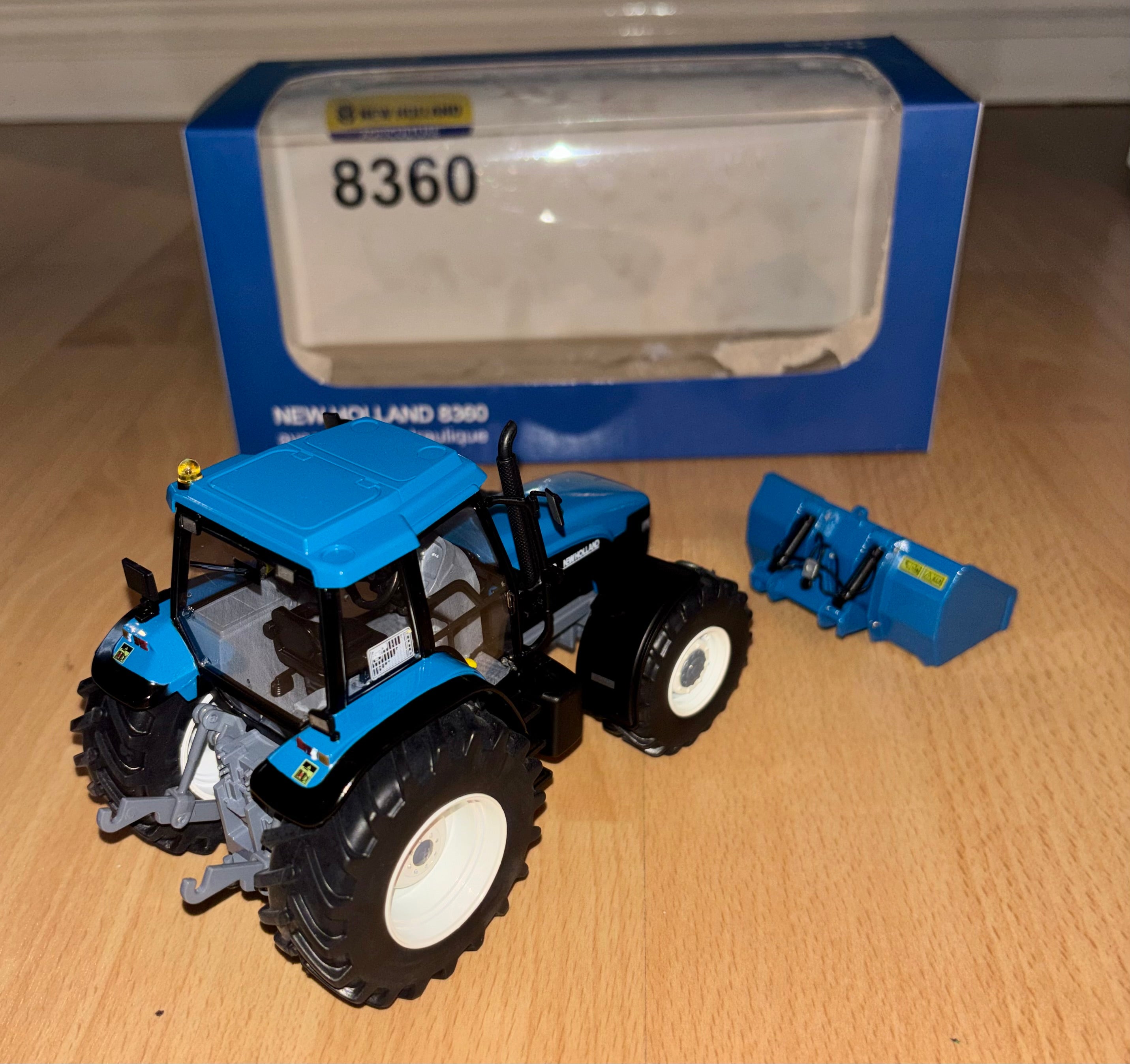Replicagri New Holland 8360 Tractor And Linkbox In 1:32 Scale