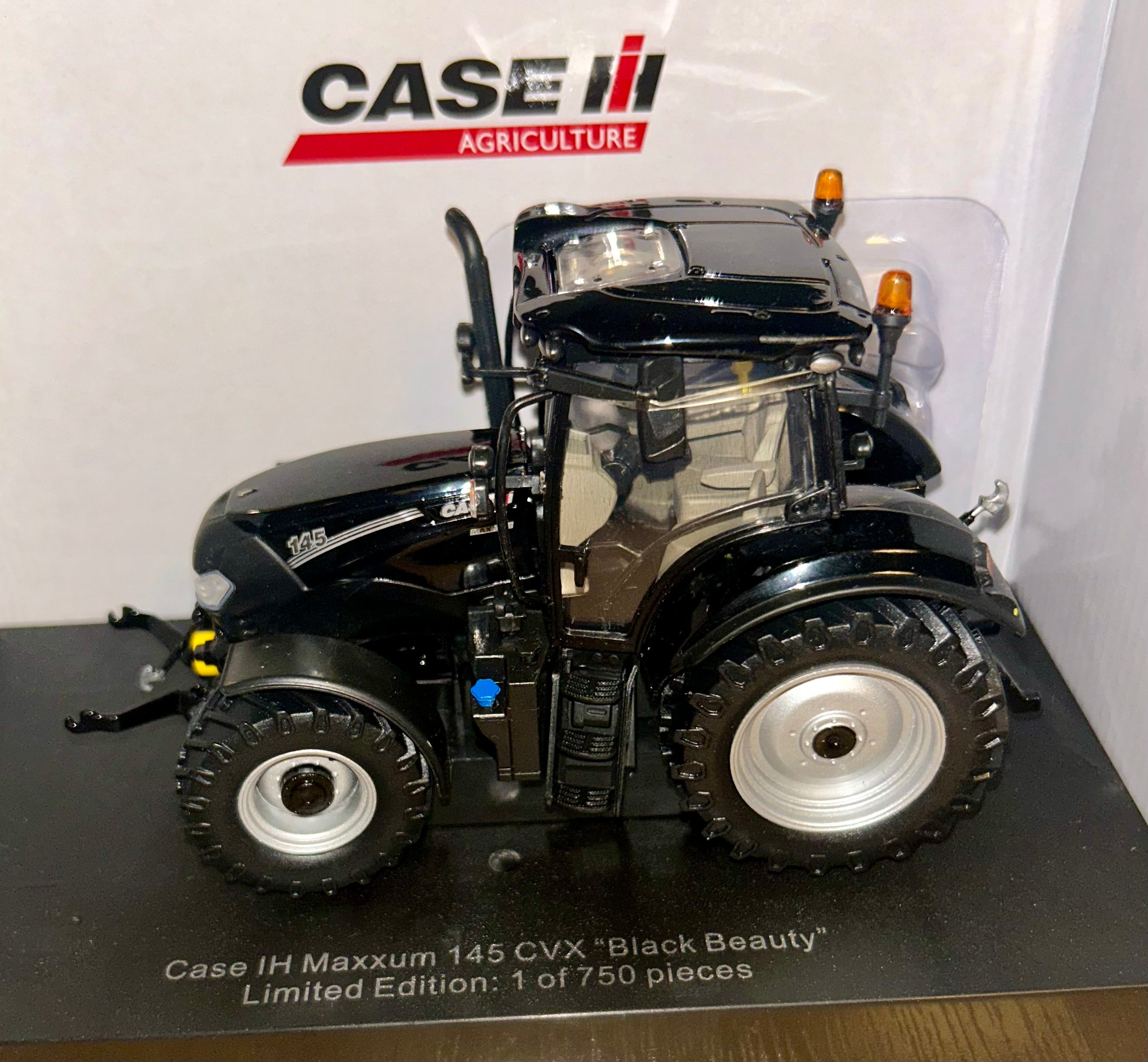 Universal Hobbies - Case Maxxum 145 CVX Black Edition - 1:32 Scale New/Mint