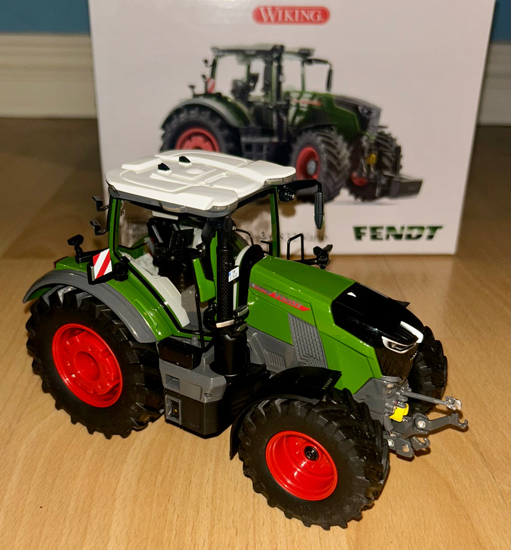 WIKING 1:32 SCALE FENDT 832 VARIO TRACTOR