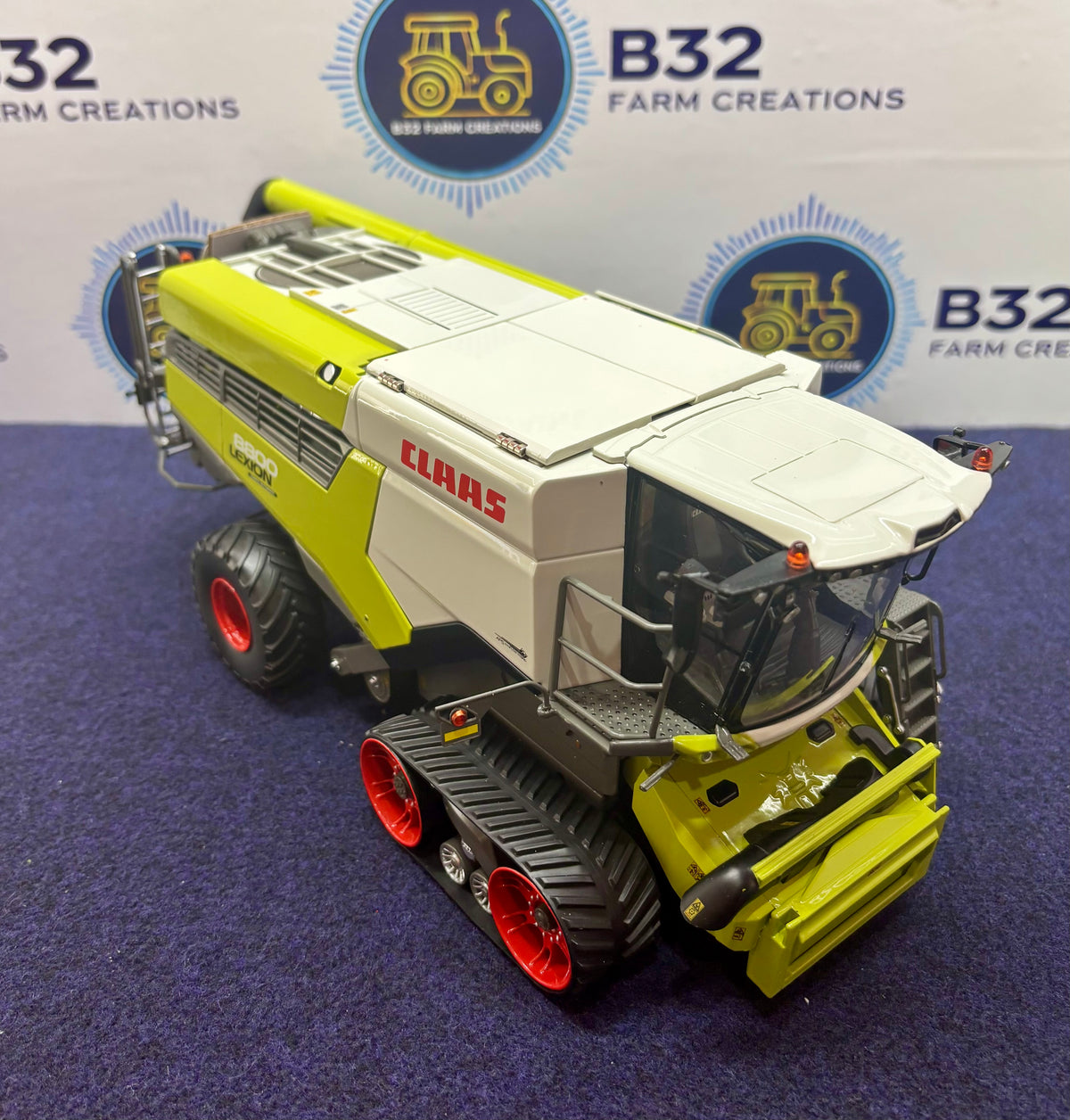 MARGE MODELS 1:32 SCALE CLAAS LEXION 8800 TERRA TRAC WITH CORN HEADER + TRAILER