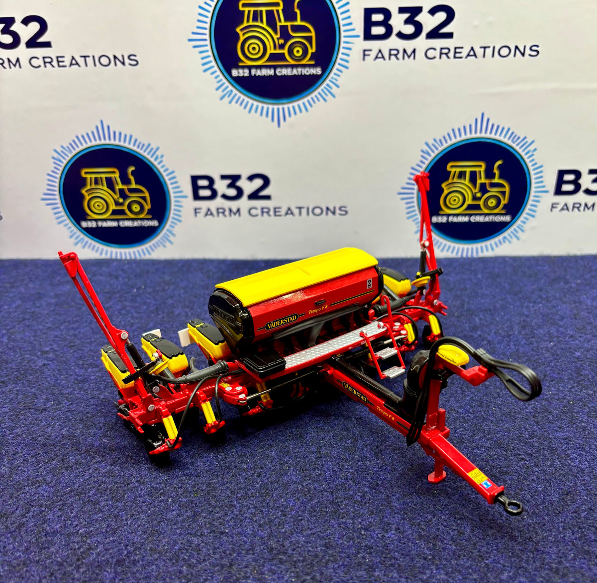 USK Vaderstad Tempo F8 Drill - 1:32 New/Mint