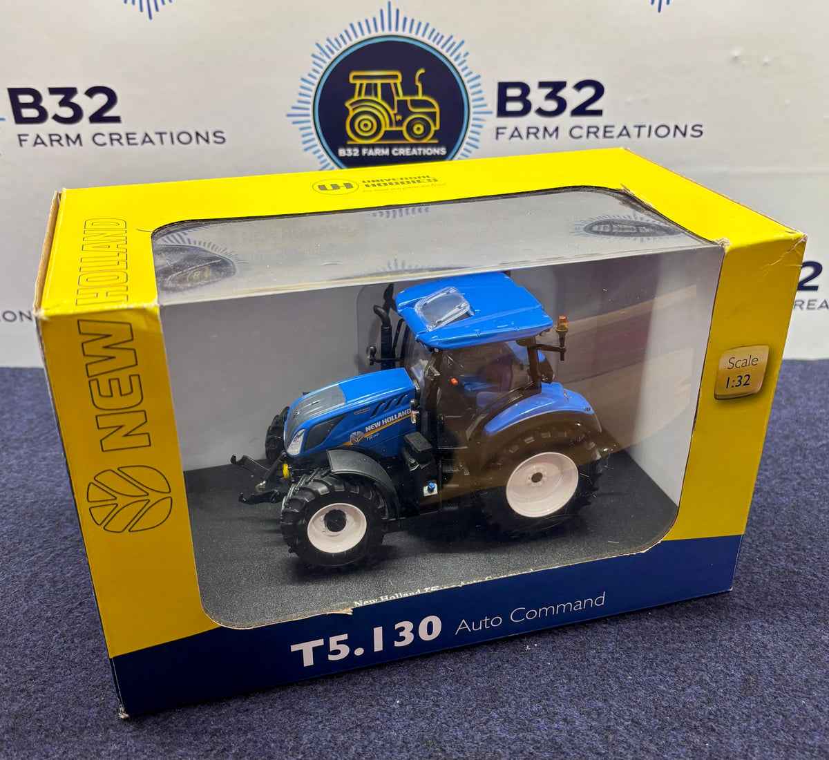 UNIVERSAL HOBBIES 1:32 SCALE NEW HOLLAND T5.130 AUTO COMMAND - SUNROOF OPENED