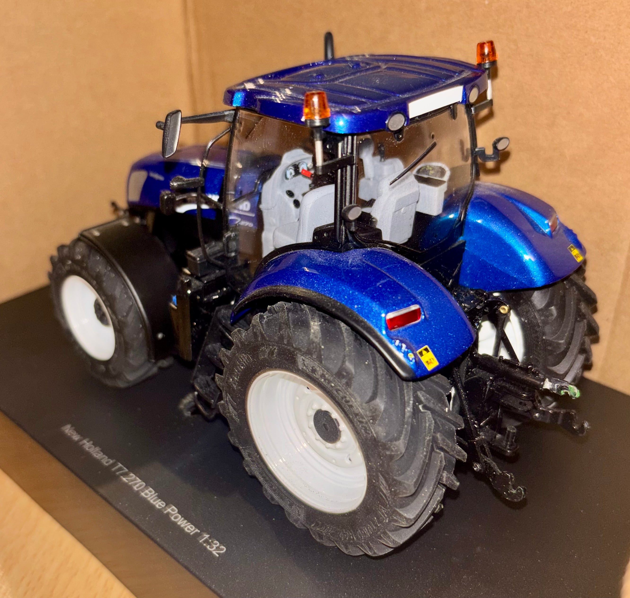 ROS 1:32 SCALE NEW HOLLAND T7.270 BLUE POWER TRACTOR WITH P32 WHEELS FITTED