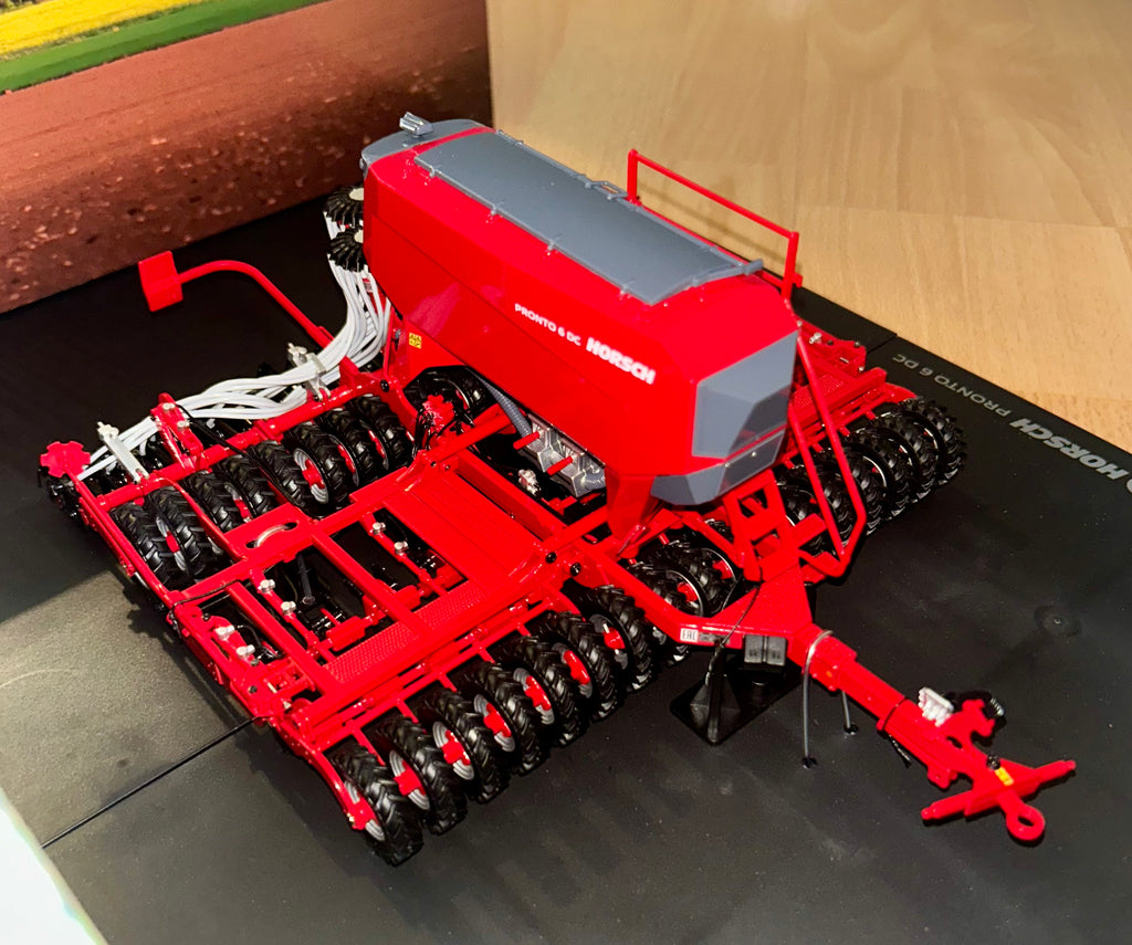 UNIVERSAL HOBBIES HORSCH PRONTO 6DC SEED DRILL - 1:32 SCALE