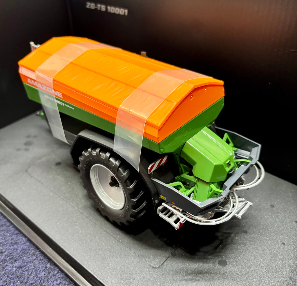 UNIVERSAL HOBBIES 1:32 SCALE AMAZONE ZG-TS 10001 SPREADER