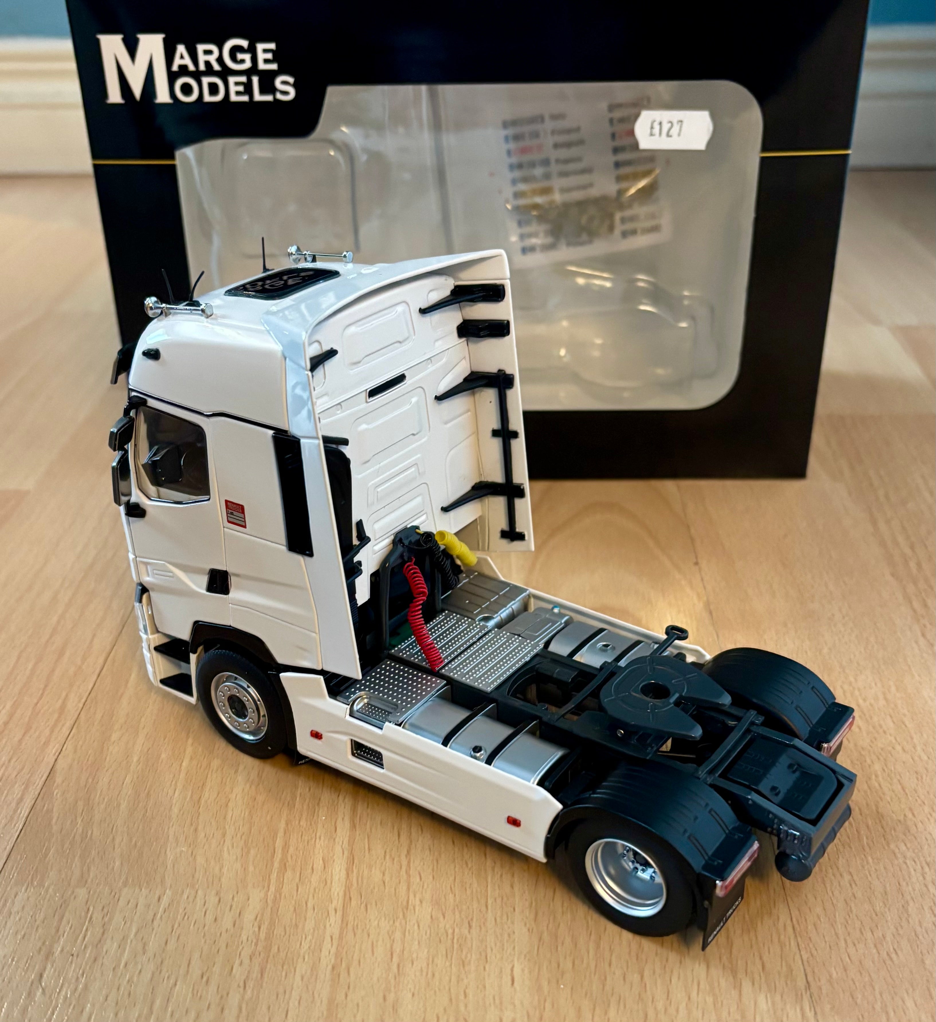 MARGE MODELS 1:32 SCALE RENAULT T-SERIES 4X2 LORRY IN WHITE