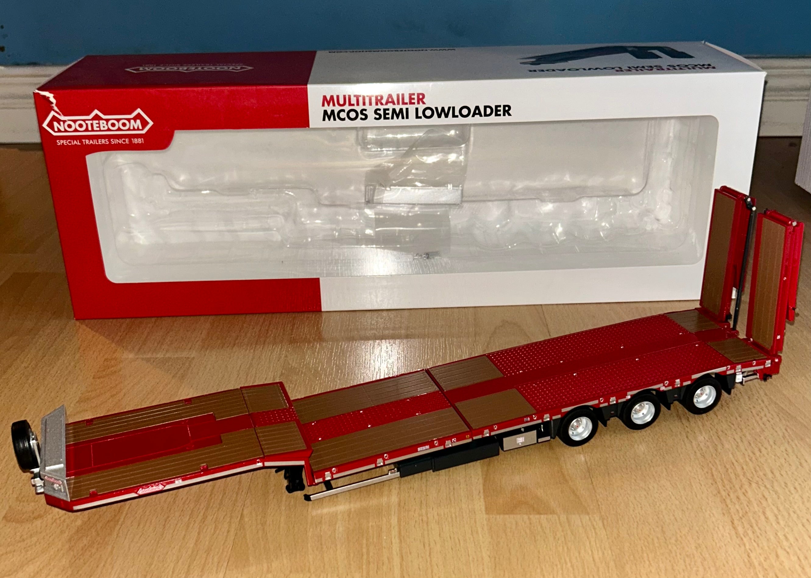 MARGE MODELS NOOTEBOOM RED SEMI LOWLOADER 1:32 SCALE