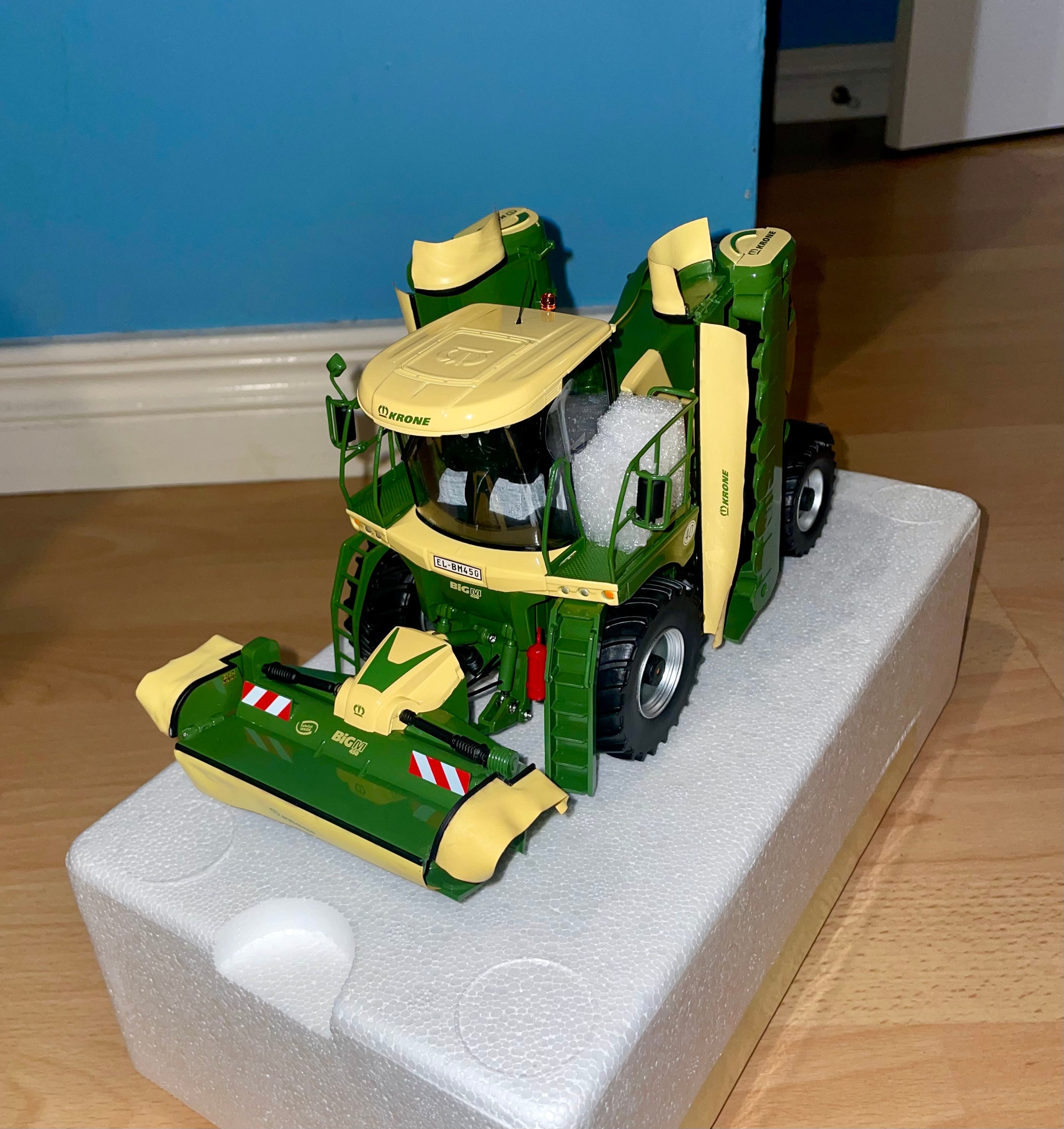 KRONE BIG M 450 1:32 Scale Model
