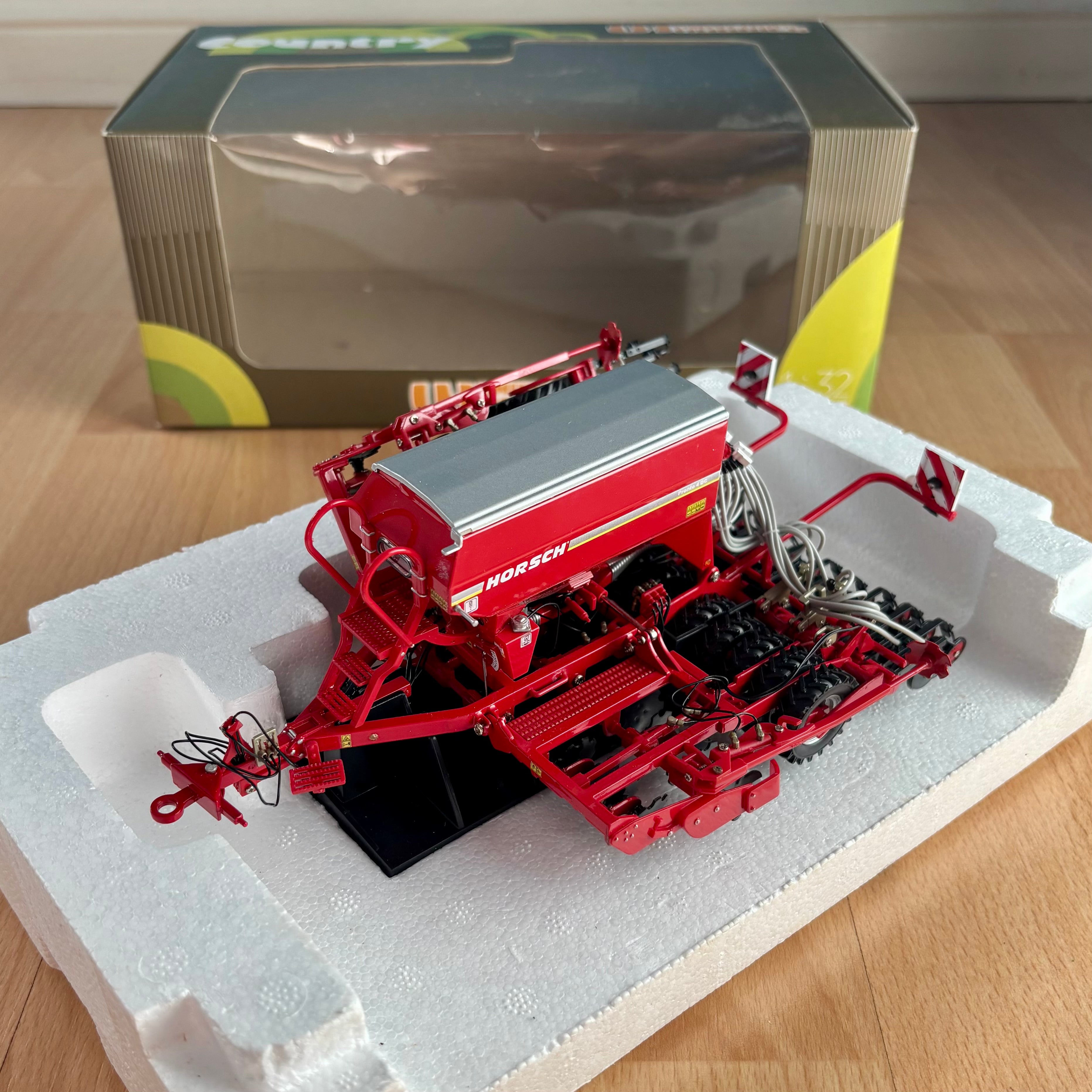 Universal Hobbies Horsch Pronto 4DC Drill 1:32 Scale