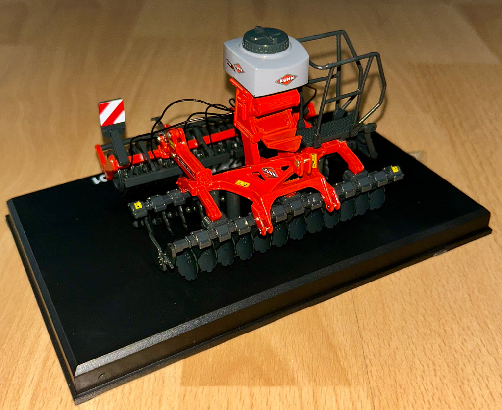 Replicagri Kuhn Optimer+ 303/SH 201 1:32 Scale - Grey Hoppers