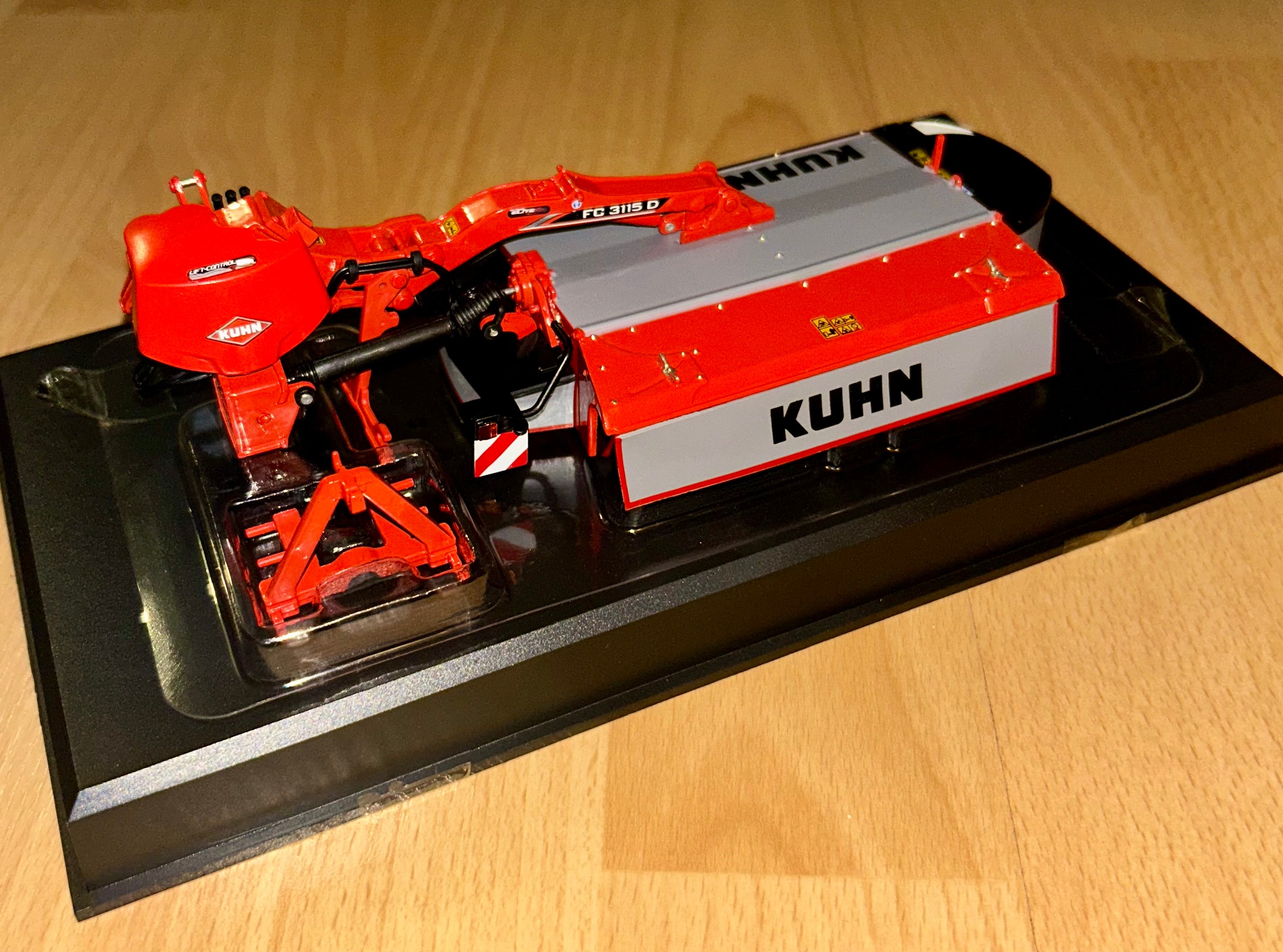 REPLICAGRI KUHN FC3115 D Mower 1:32 Scale