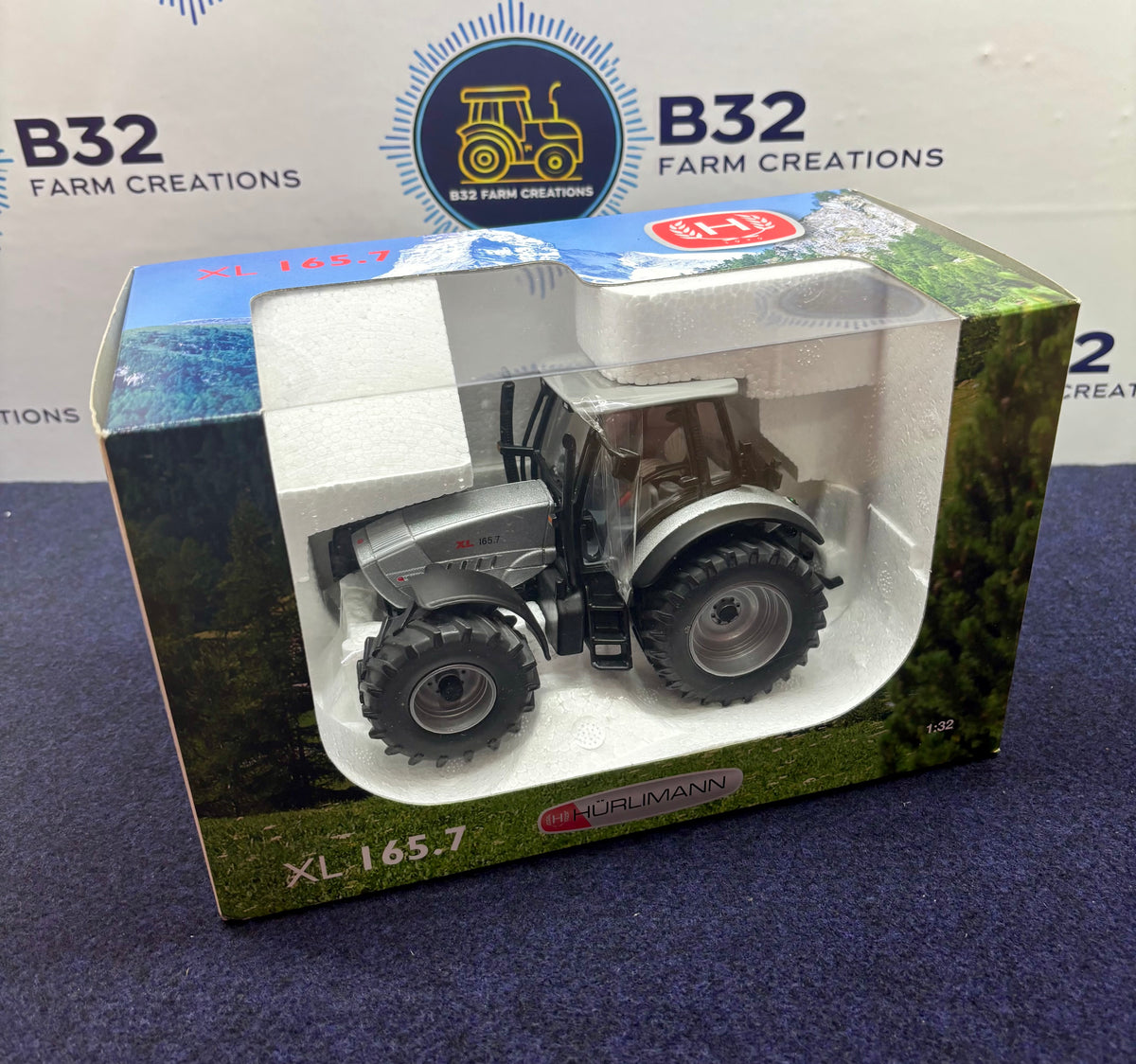 Hürlimann XL 165.7 Valtra G135 1:32 Scale Tractor Limited Edition