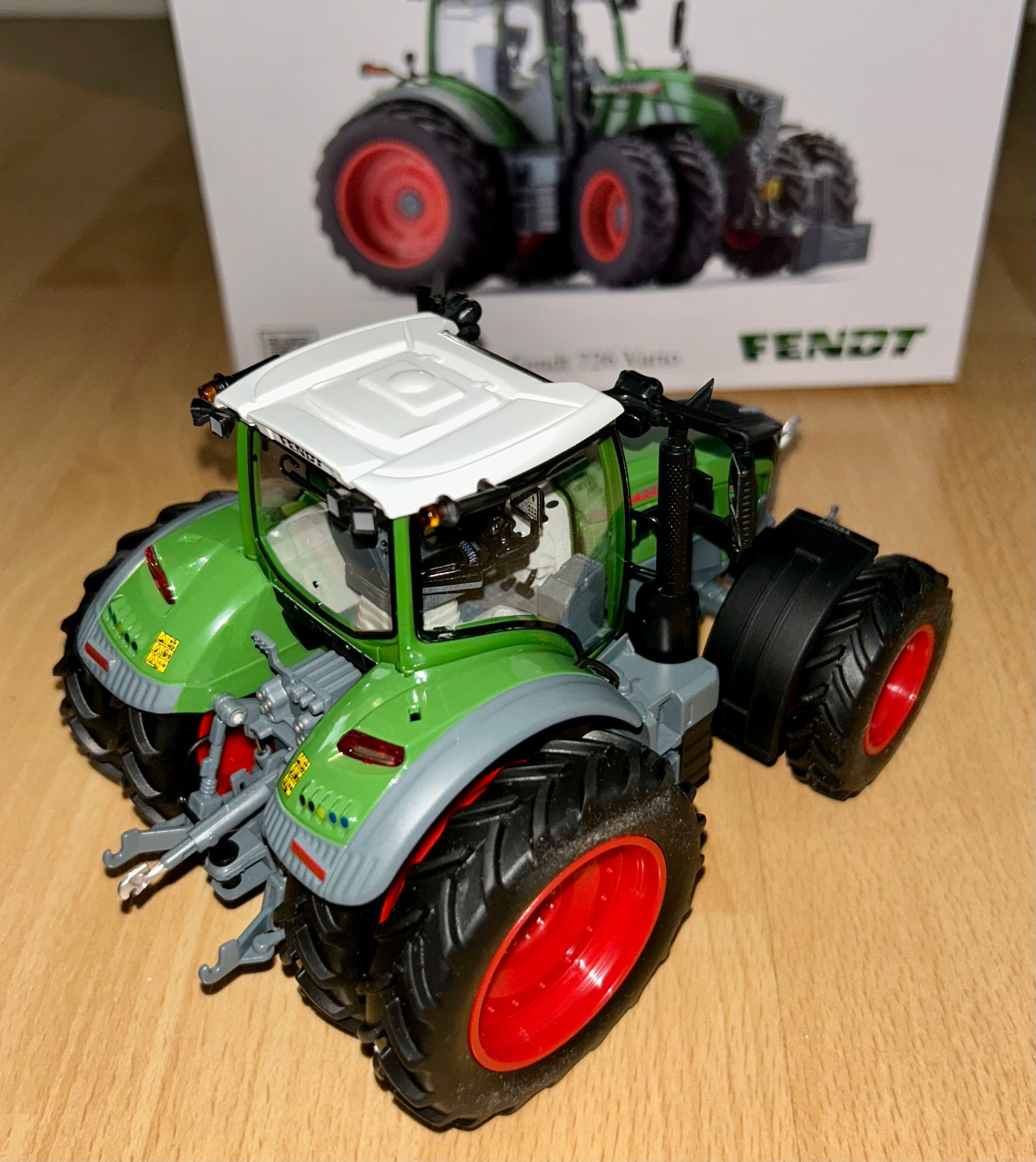 WIKING 1:32 SCALE FENDT 726 VARIO WITH FRONT WEIGHT - DUAL WHEELS