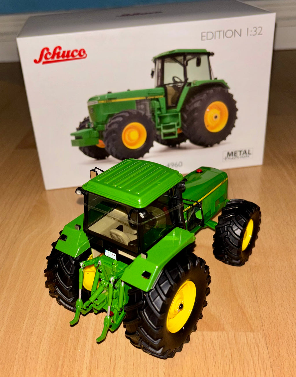 SCHUCO 1:32 SCALE JOHN DEERE 4960 TRACTOR
