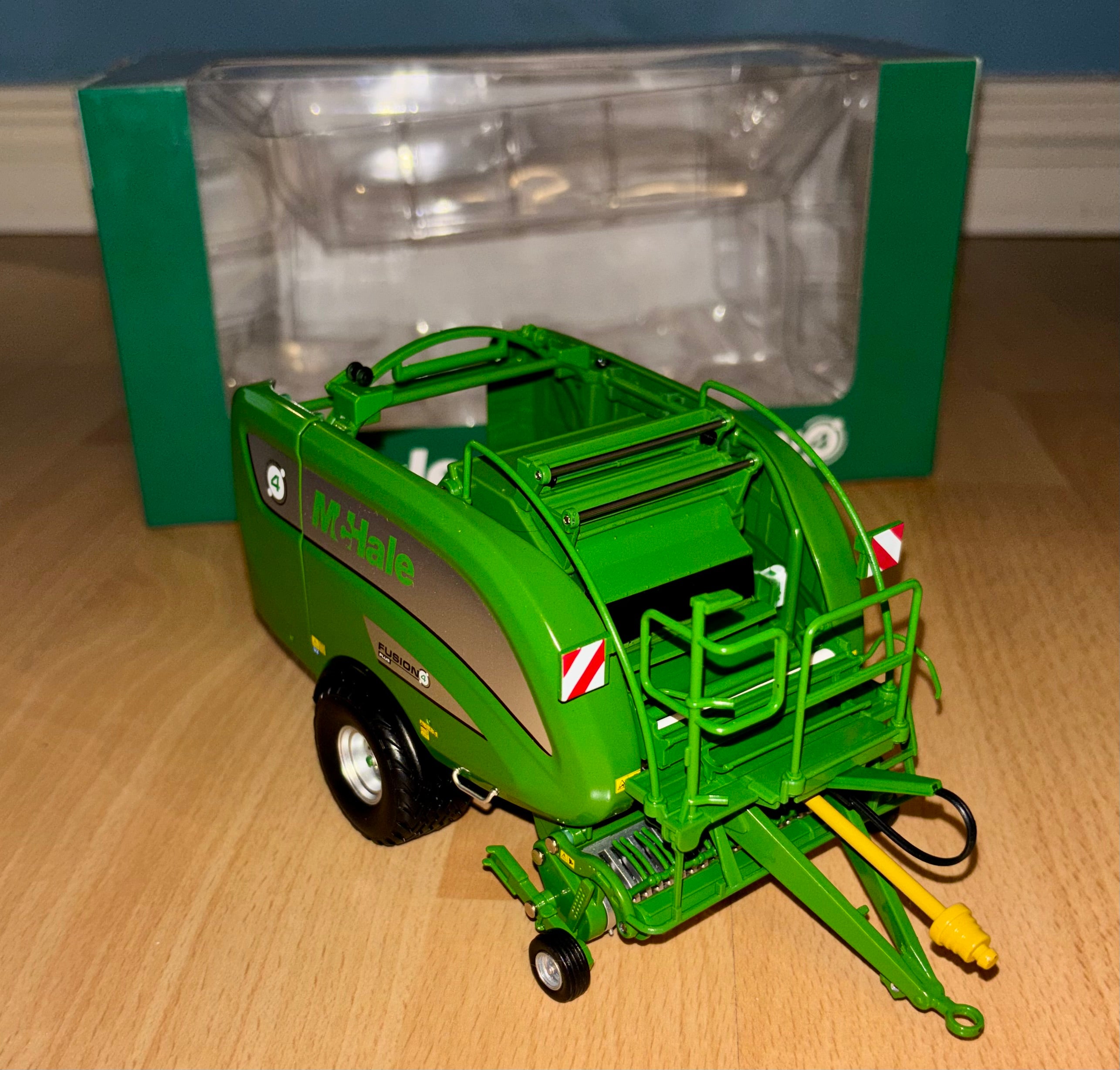 USK Mchale Fusion 4 Round Baler 1:32 Scale - No Bales