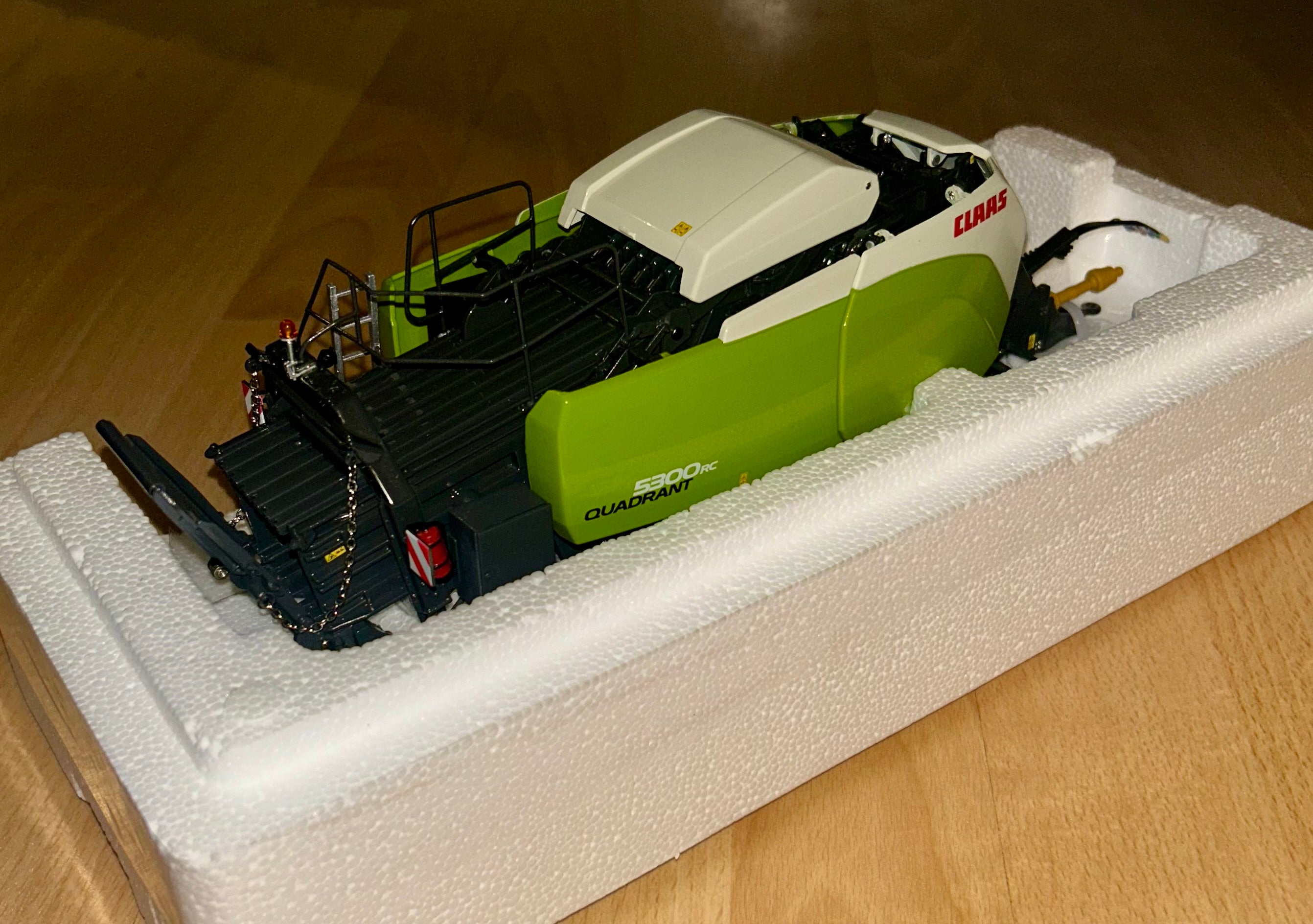 ROS CLAAS QUADRANT 5300 RC BIG SQUARE BALER 1:32 SCALE