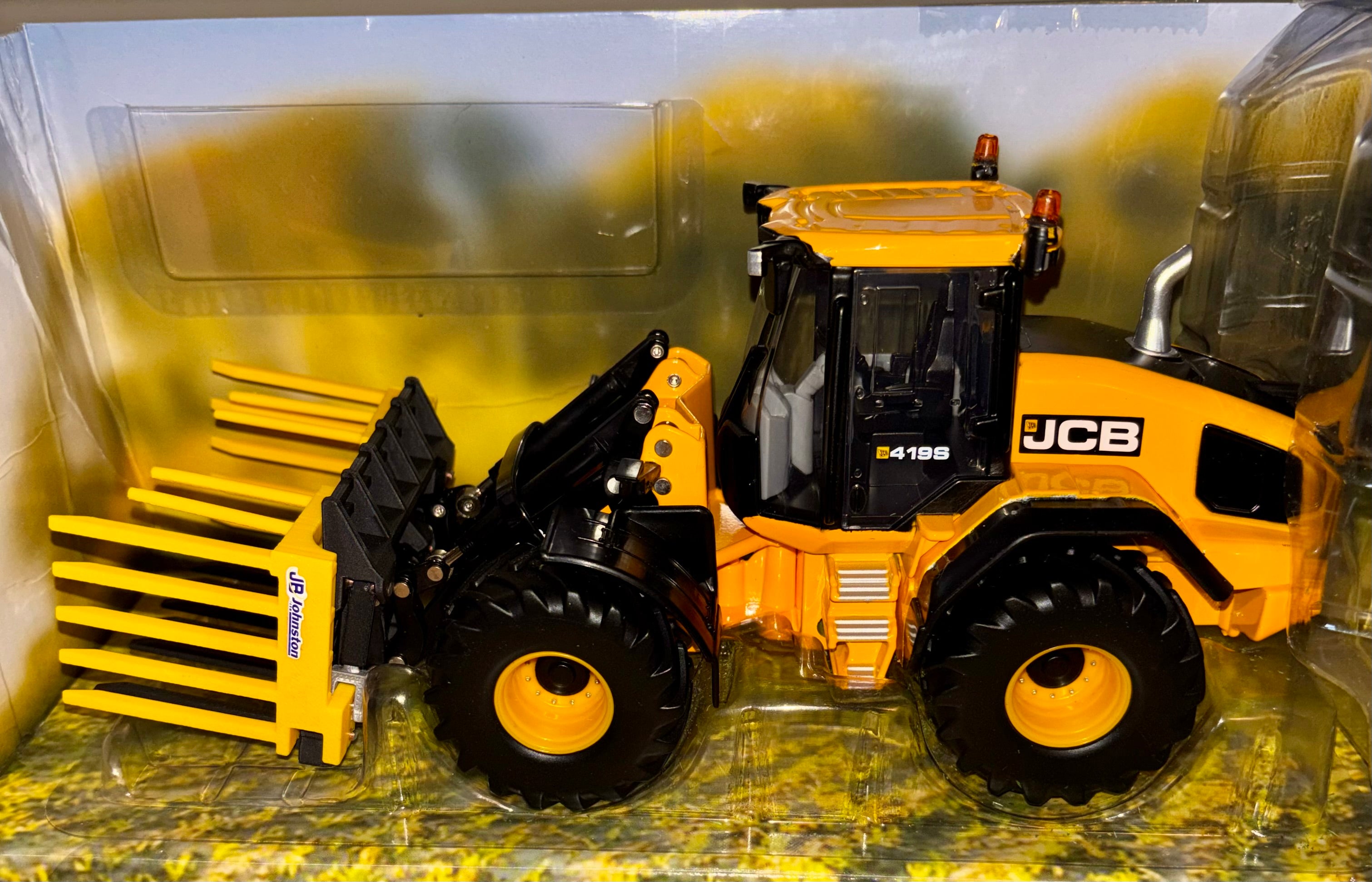 CUSTOMISED BRITAINS 1:32 JCB 419S AGRI LOADER, NEW BEACONS + JOHNSTON BUCKRAKE