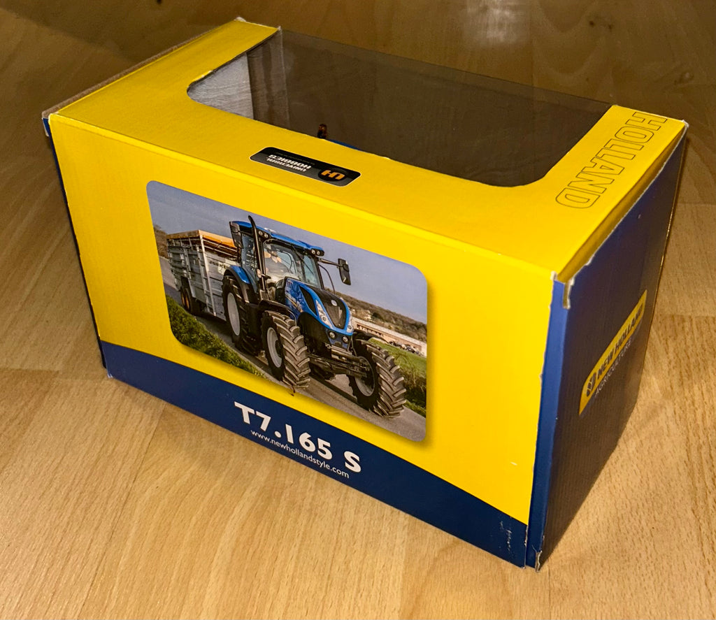 UNIVERSAL HOBBIES NEW HOLLAND T7.165S 1:32 SCALE