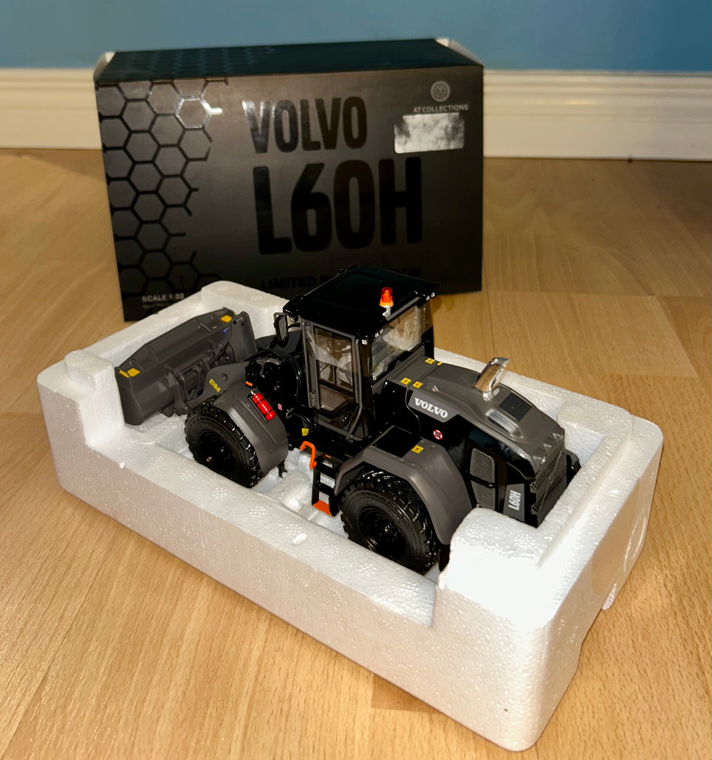 AT COLLECTIONS 1:32 SCALE VOLVO L60H WHEEL LOADER, BLACK EDITION