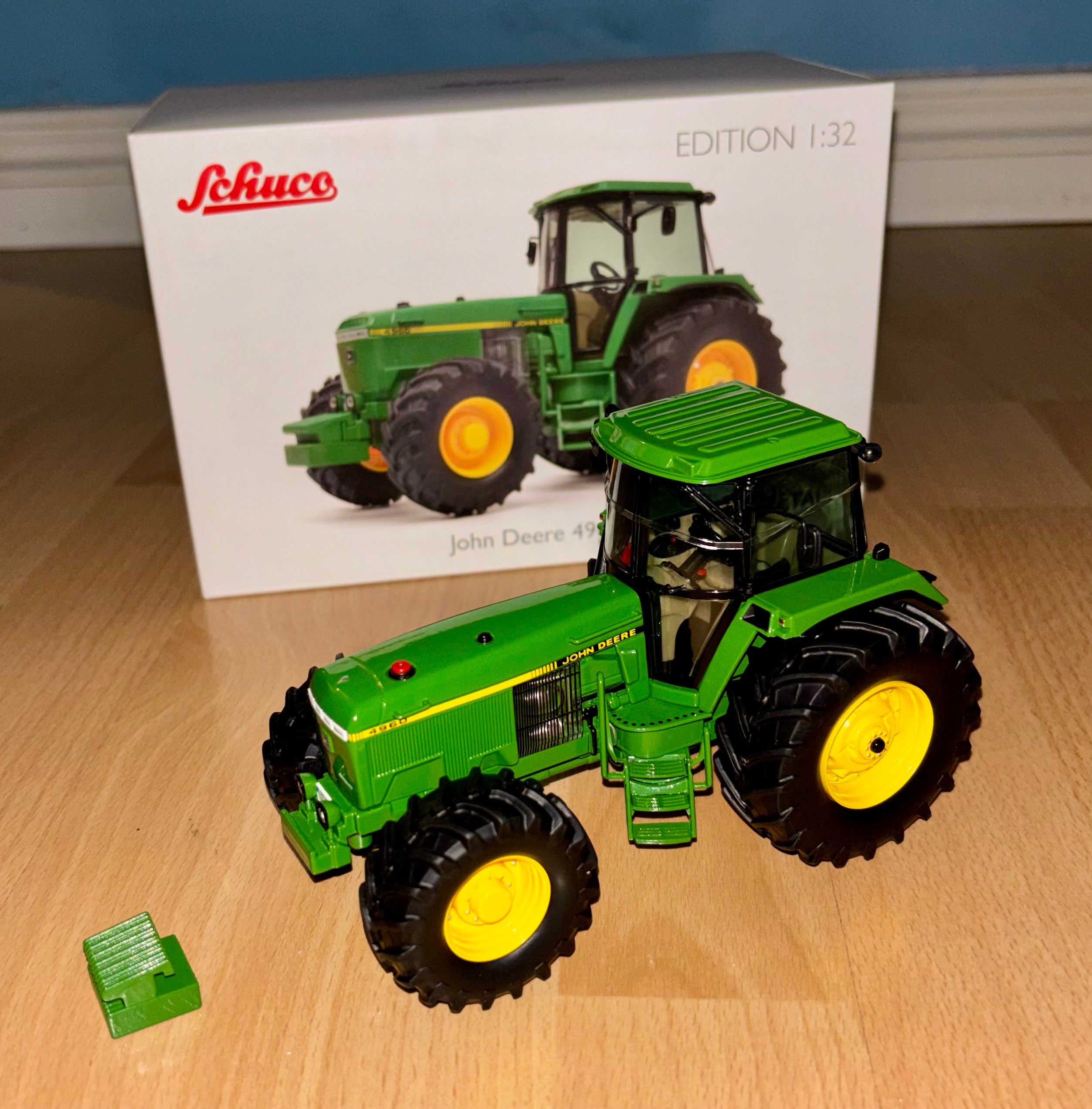 SCHUCO 1:32 SCALE JOHN DEERE 4960 TRACTOR