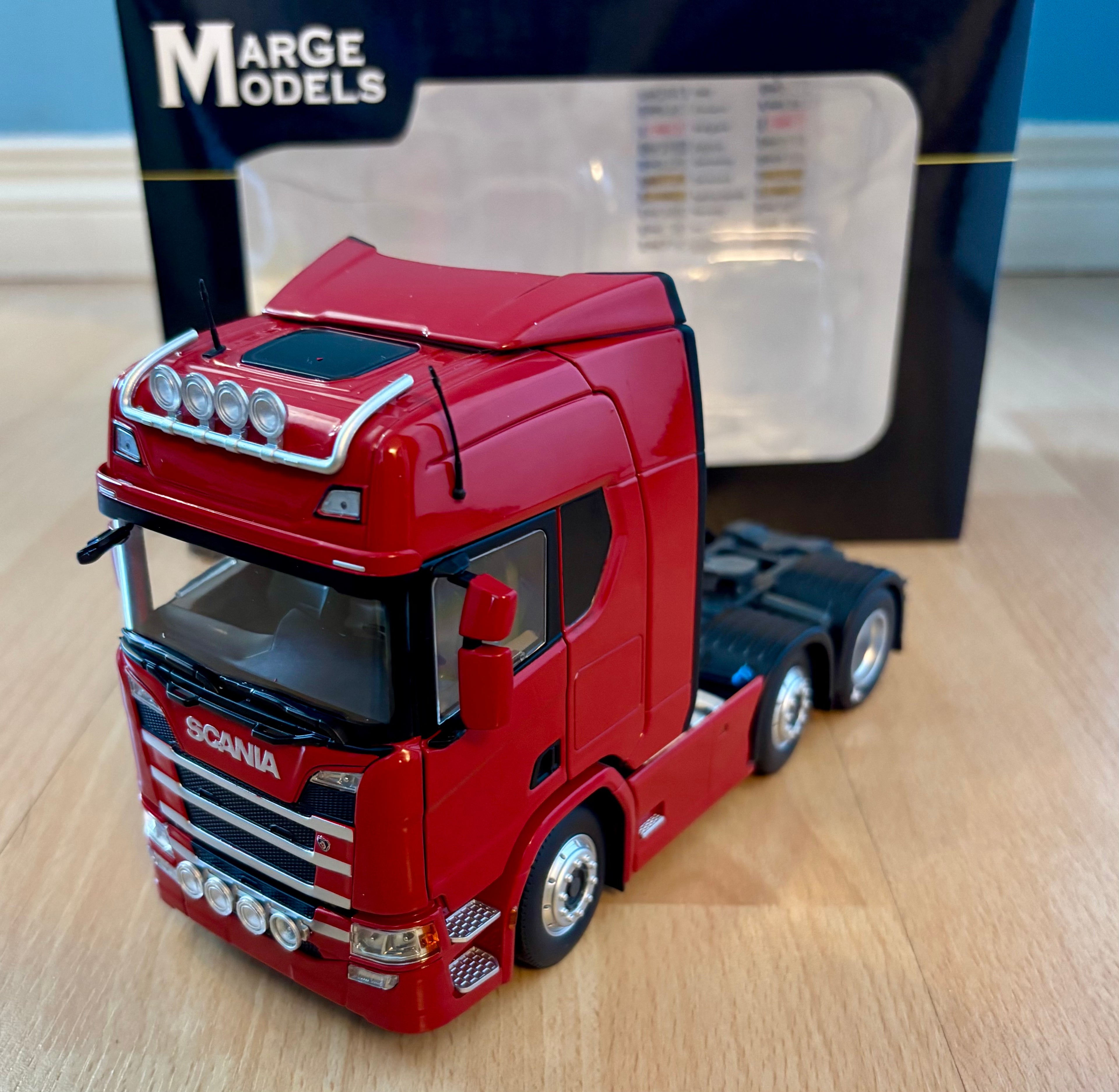 MARGE MODELS 1:32 SCALE SCANIA R500 6X2 LORRY IN RED