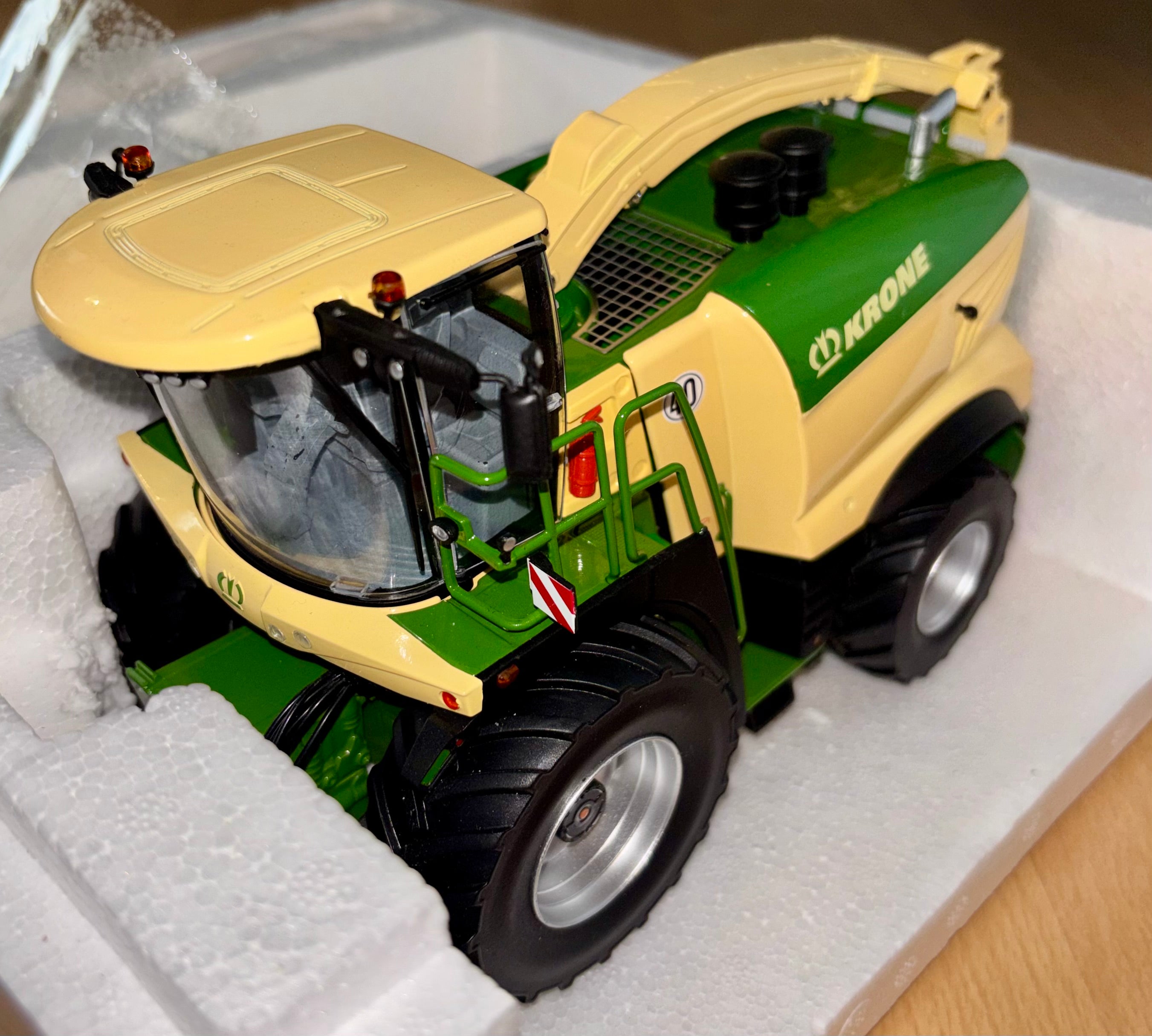 ROS Krone Big X 1180 1:32 Scale Model Harvester - No Maize Header