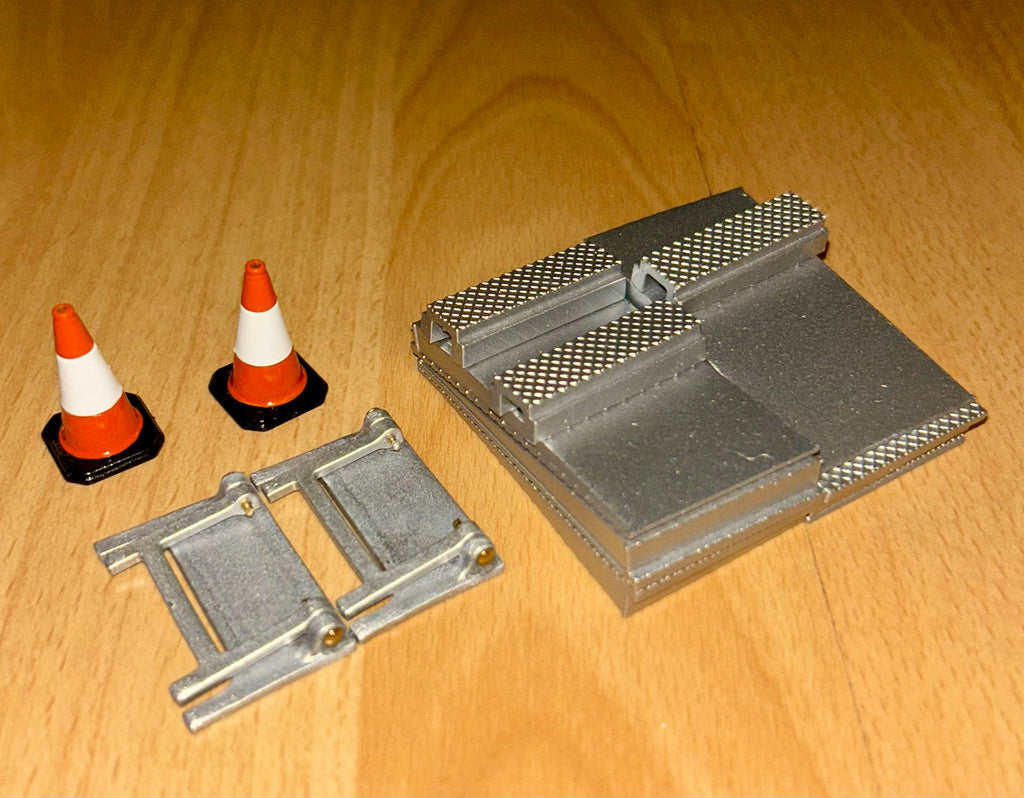 Slurry Umbilical Road Ramps, cones and signs Set 1:32 scale