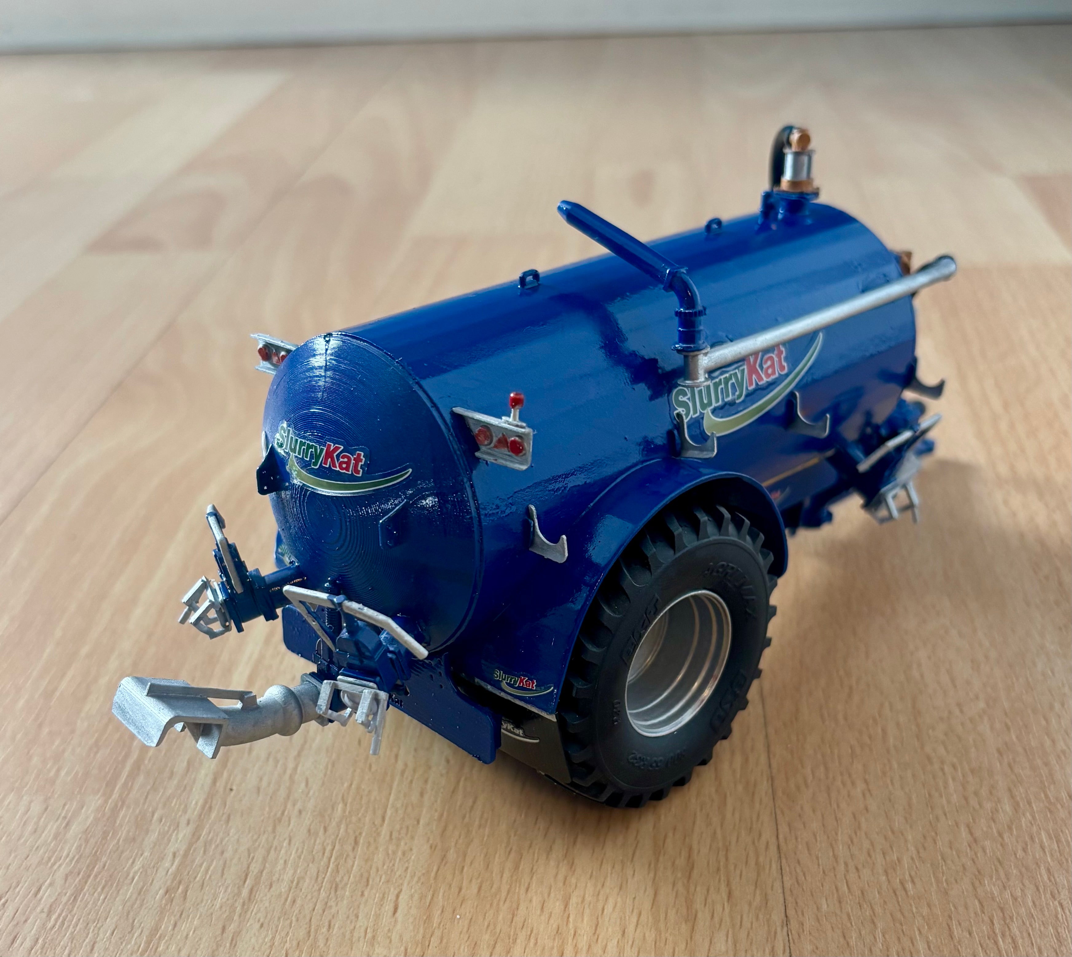 Agrimodelworks 1:32 Scale Scratchbuilt Slurrykat 2000g Tanker In Maserati Blue